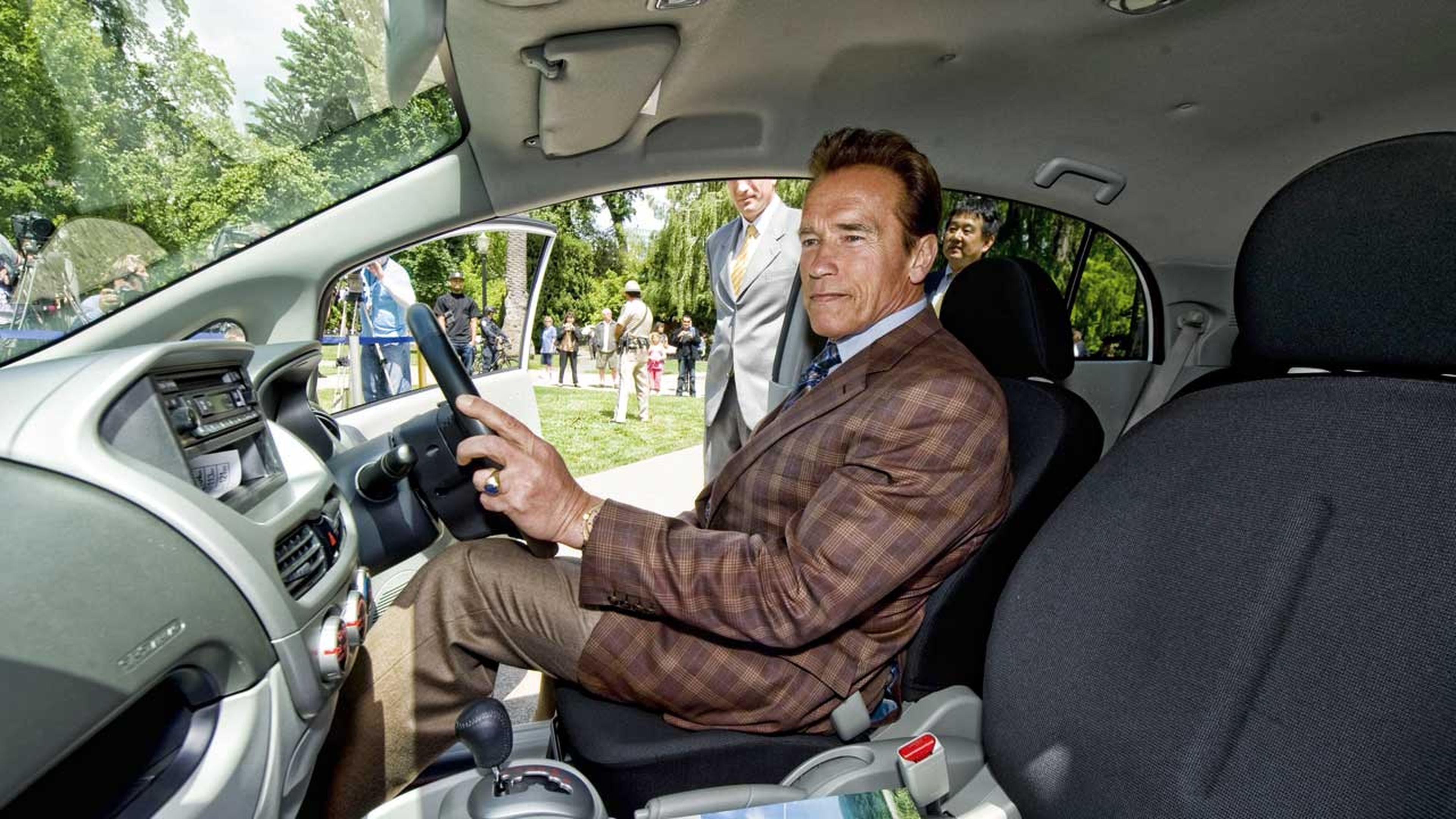 Arnold Schwarzenegger salda cuentas en AUTO BILD con la industria del automóvil