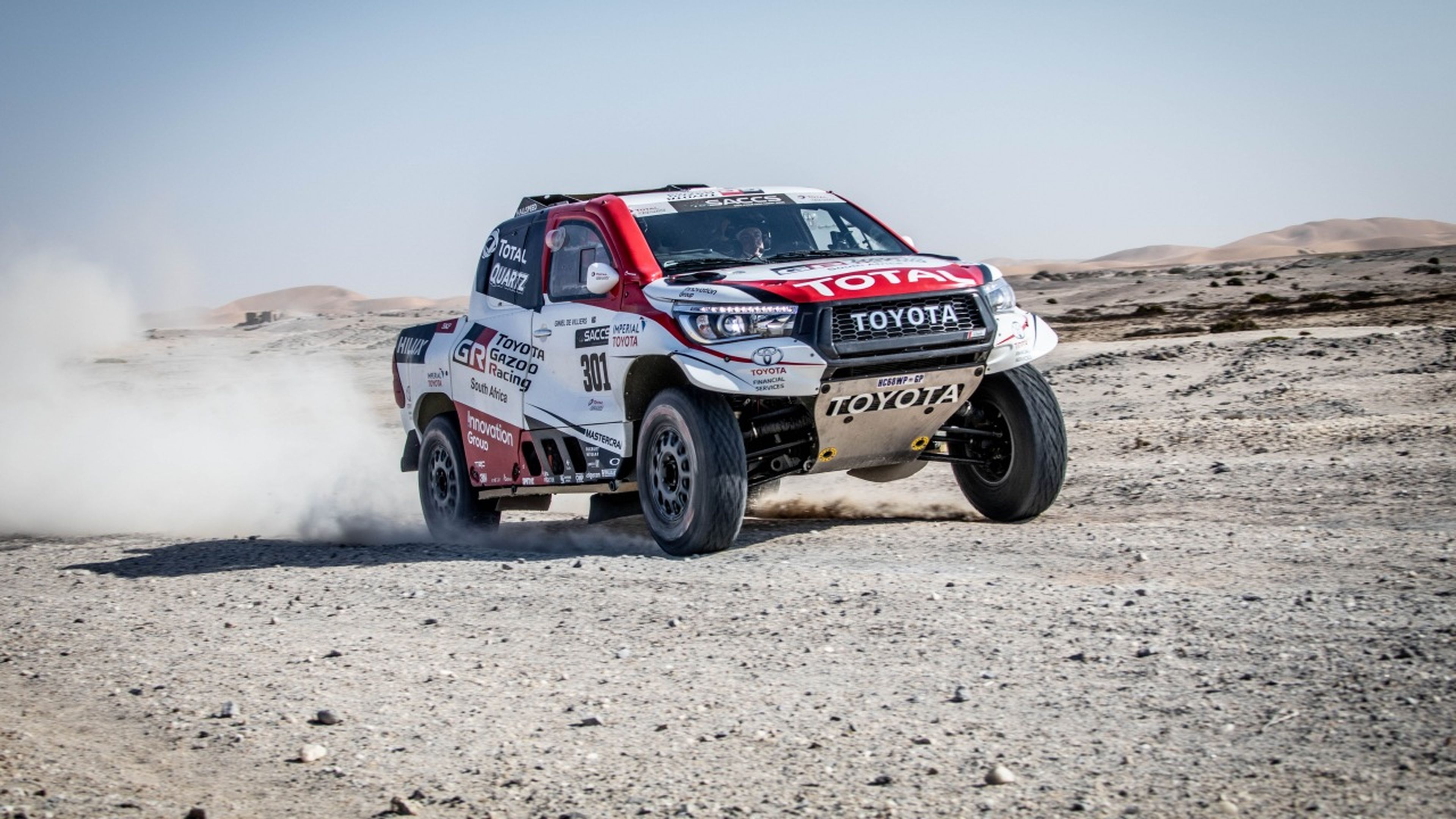 Fernando Alonso prueba el Toyota del Dakar en Namibia