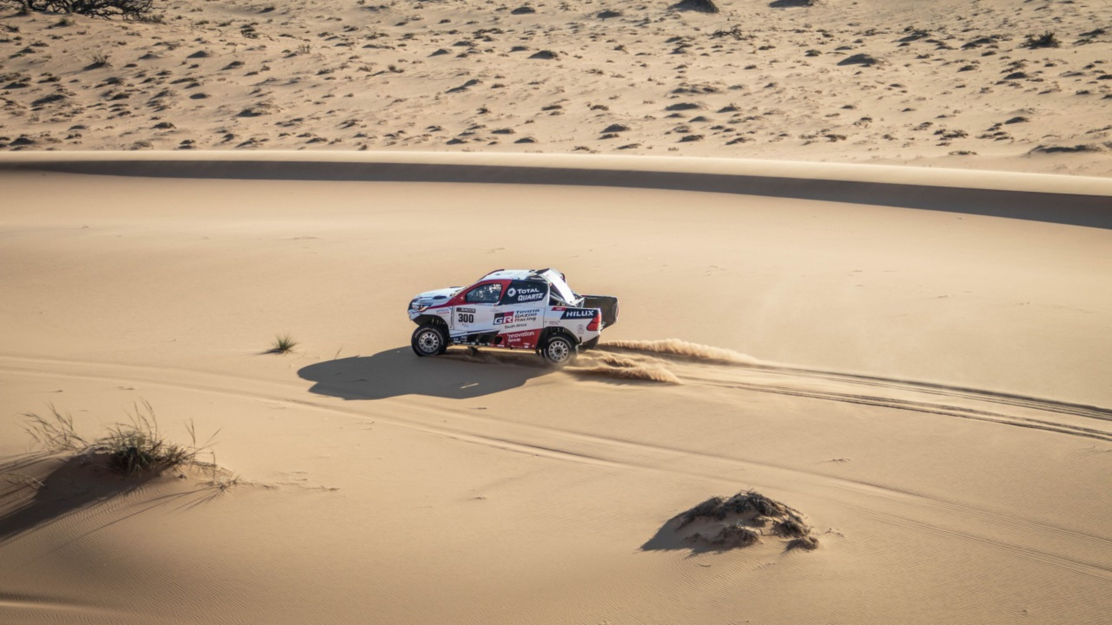 Fernando Alonso prueba el Toyota del Dakar en Namibia