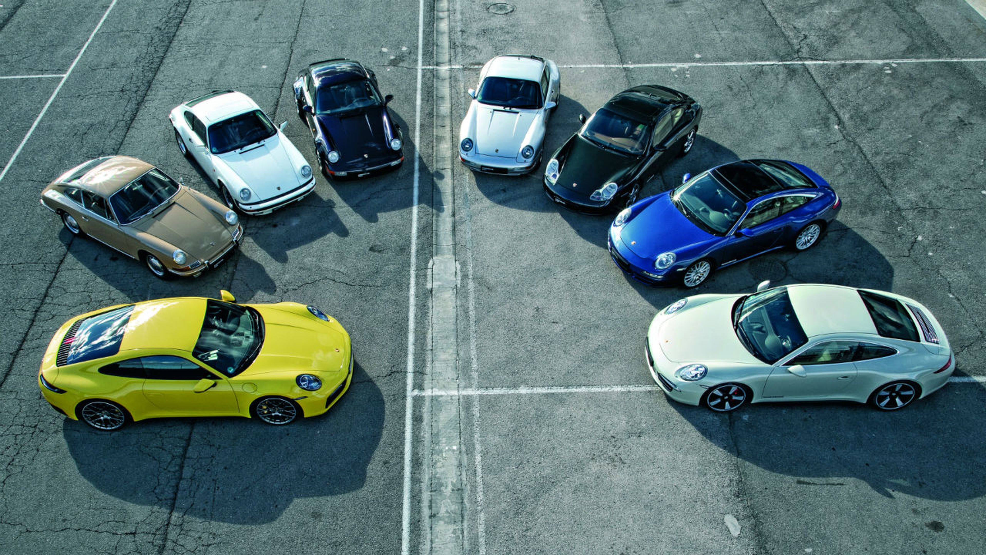 ocho generaciones del Porsche 911 en circuito