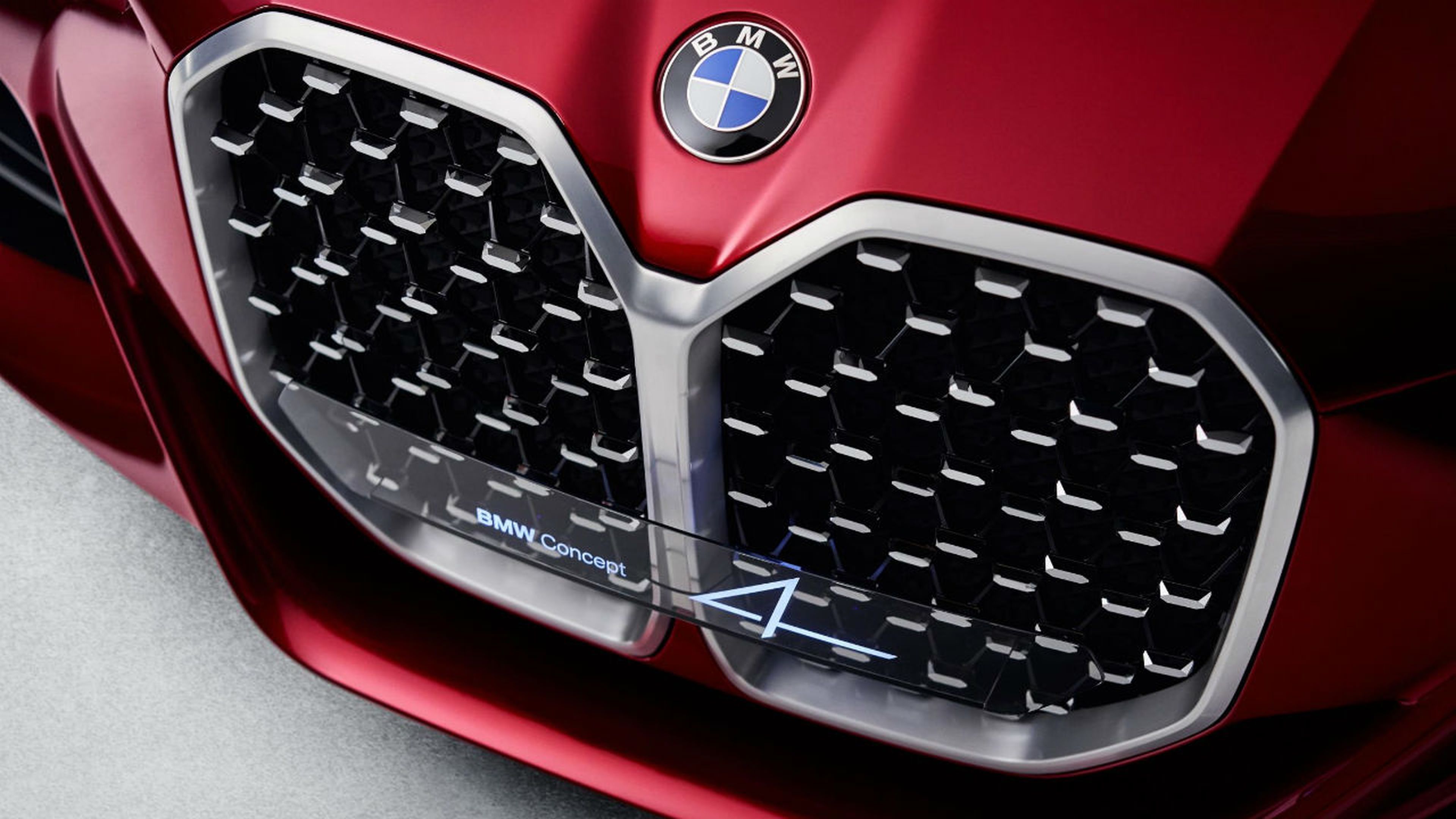 El BMW Concept 4 cuenta con una parrilla en disposición vertical.