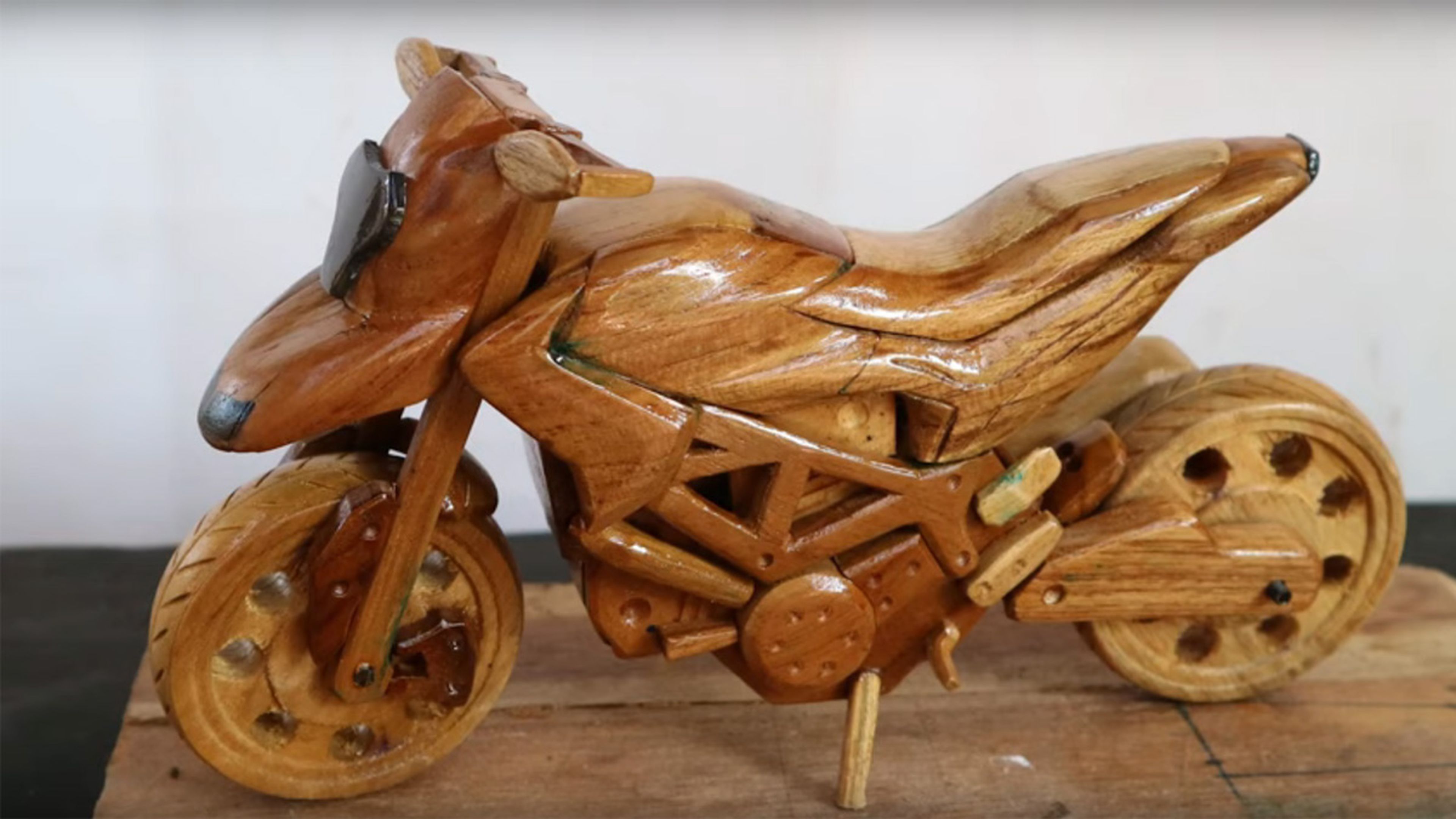 Ducati Hypermotard madera
