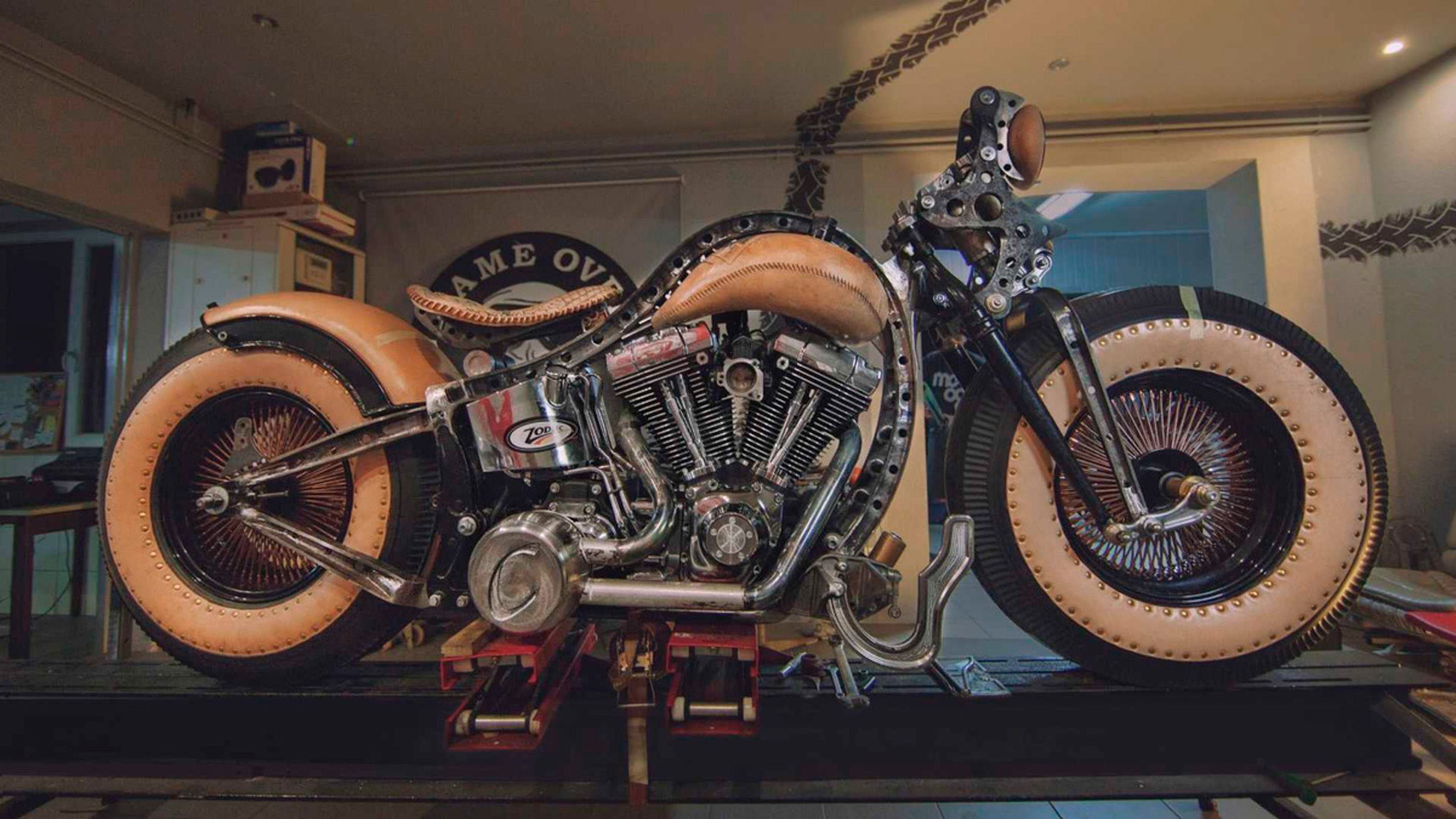 Harley-Davidson tatuada Recividist