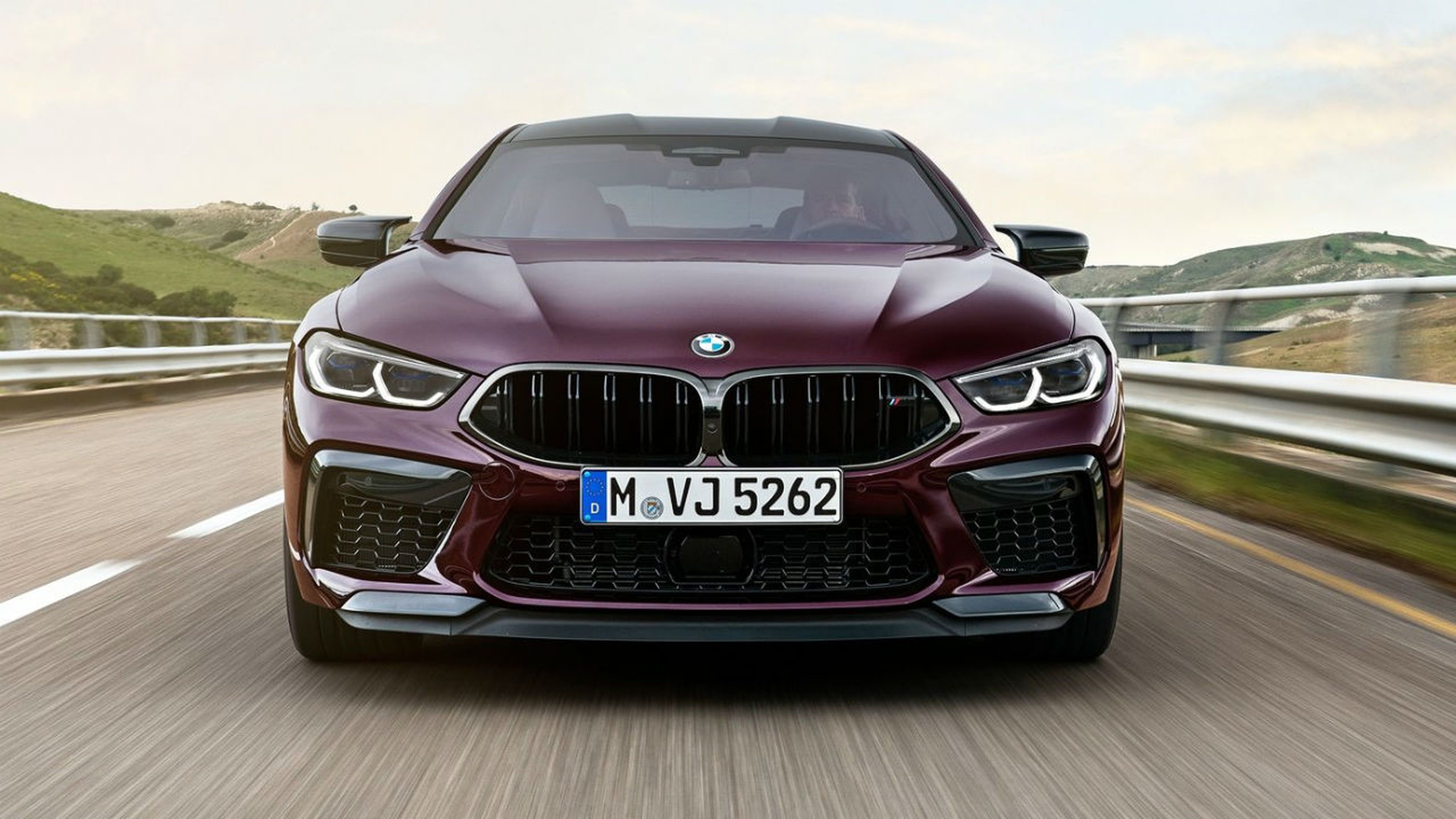 La versión Competition del BMW M8 Gran Coupé 2020 presenta algunos detalles estéticos de mayor agresividad.