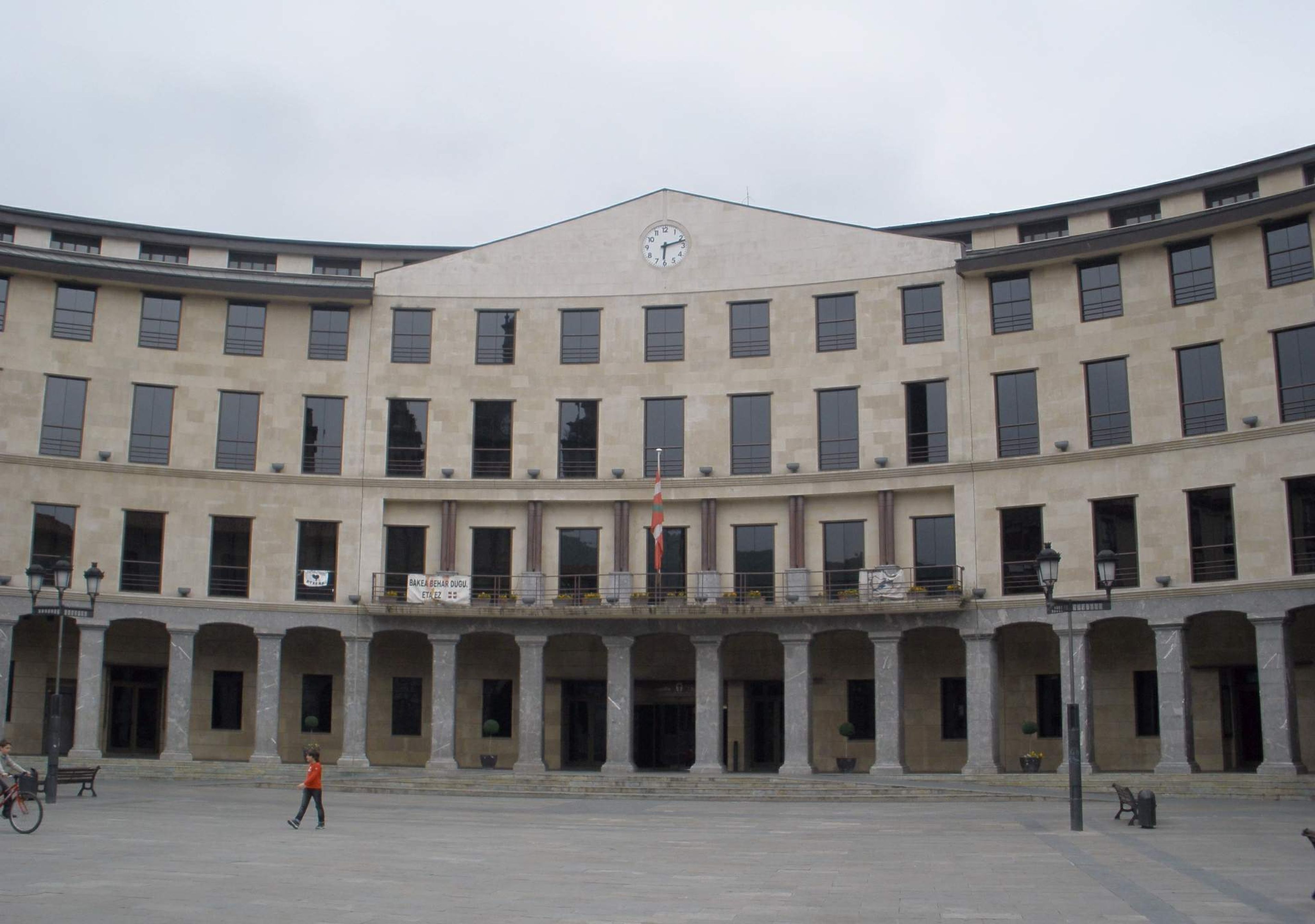 Fachada del Ayuntamiento de Llodio, municipio donde Santiago Abascal fue concejal.