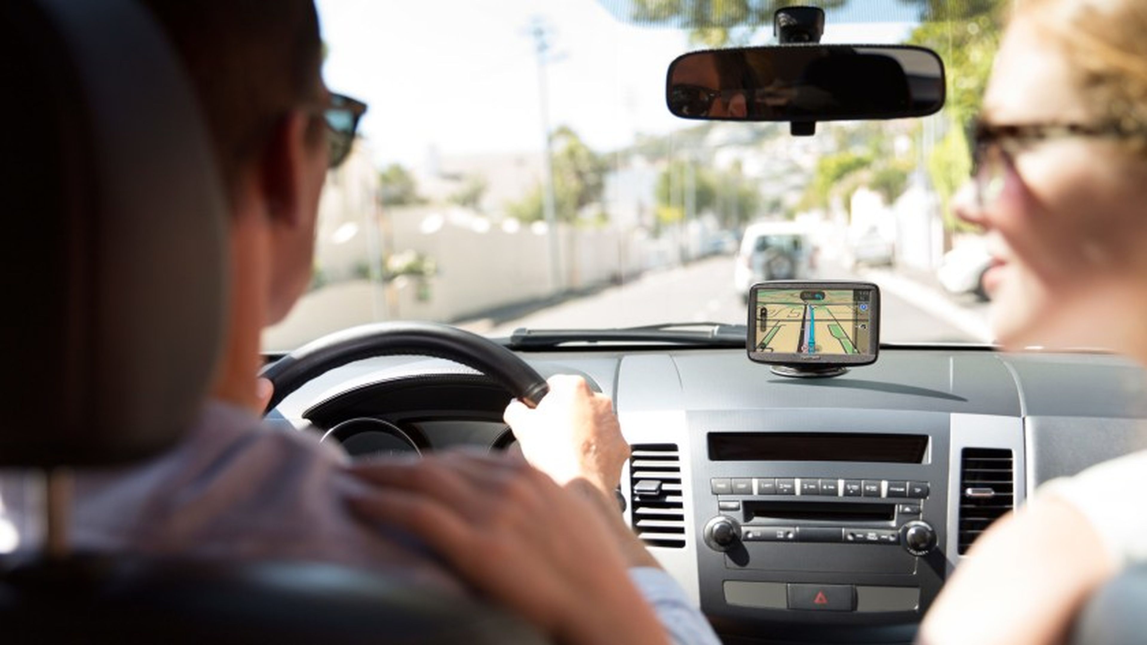 Lo tienes que comprar sí o sí: Navegador GPS con cámara de aparcamiento incluida 64€ por Black Friday | Auto Bild España