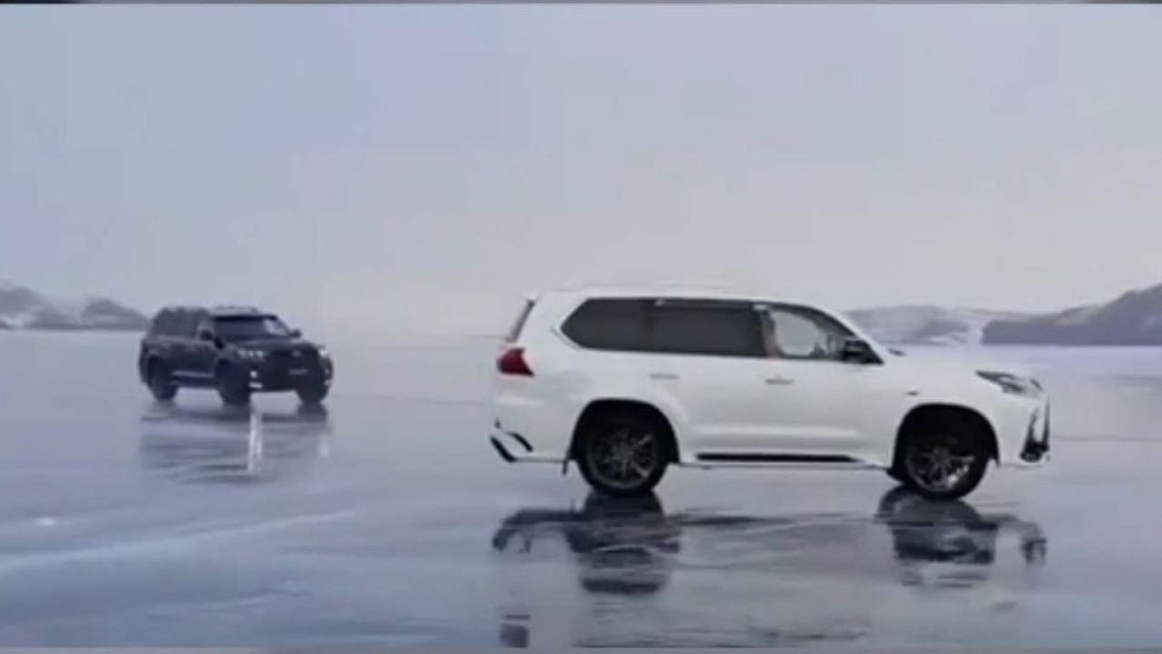 2 SUV chocan rodaje hielo