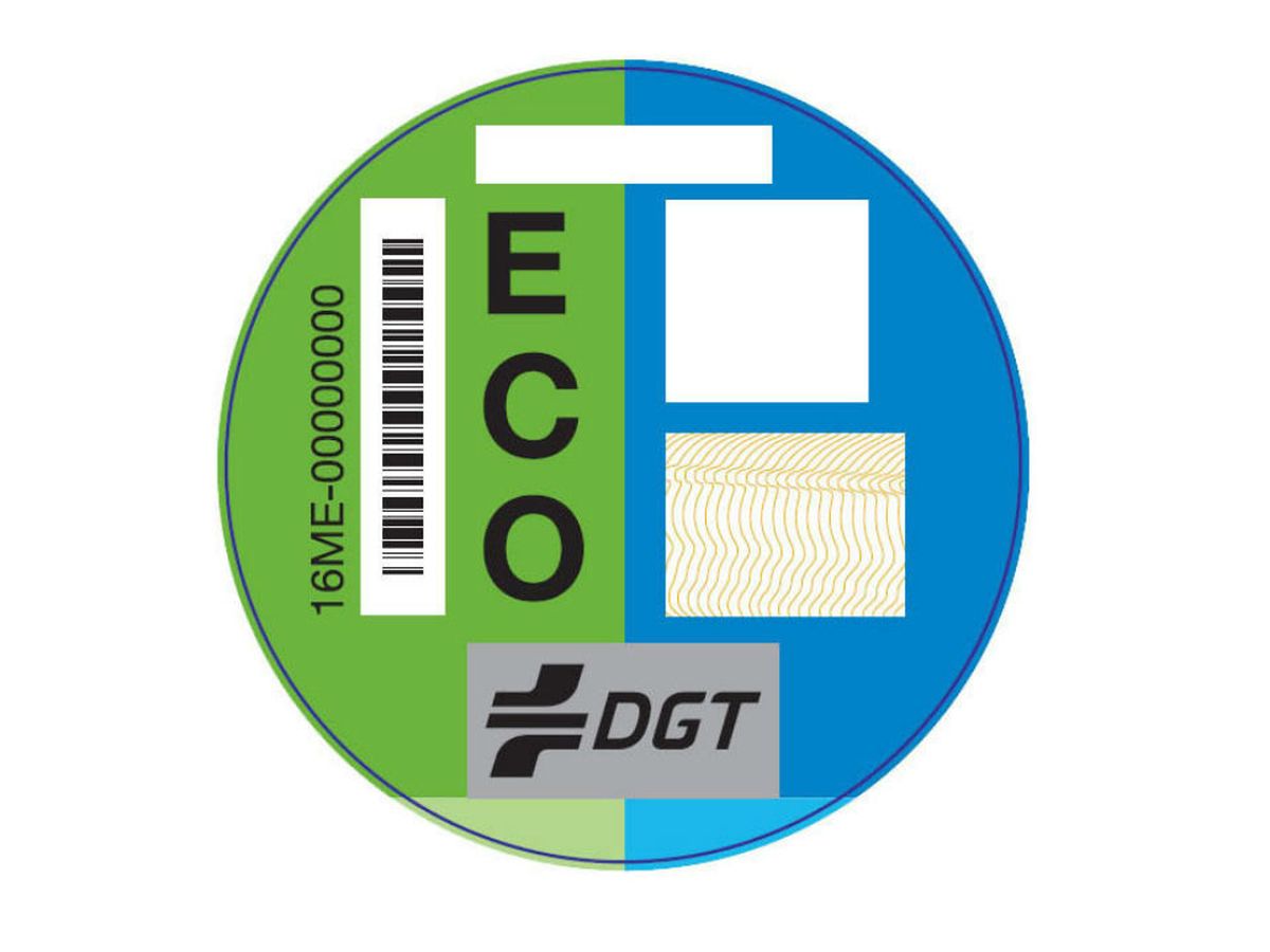 Dónde se puede conseguir la etiqueta medioambiental de la DGT y cuál es su  precio