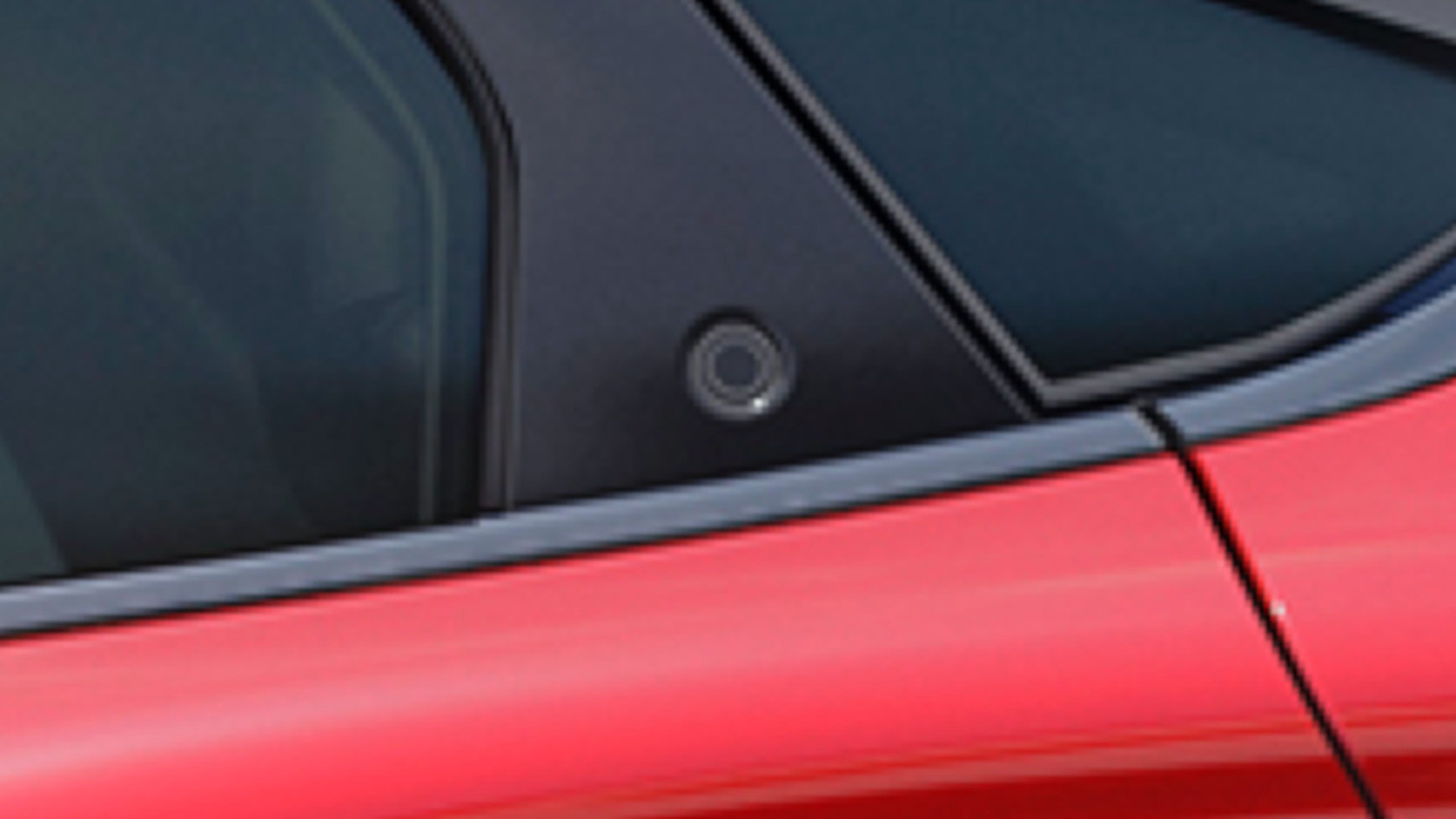 Detalle del pulsador de apertura de la puerta trasera del Mustang Mach-E.