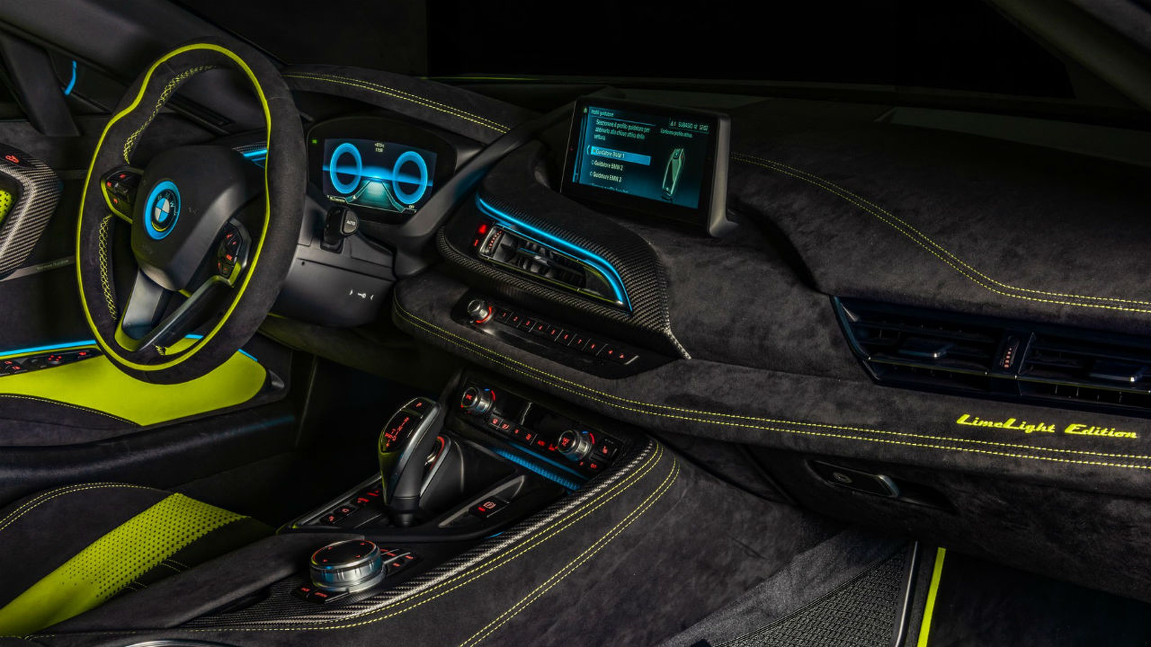 Así es el interior del BMW i8 Roadster LimeLight Edition.