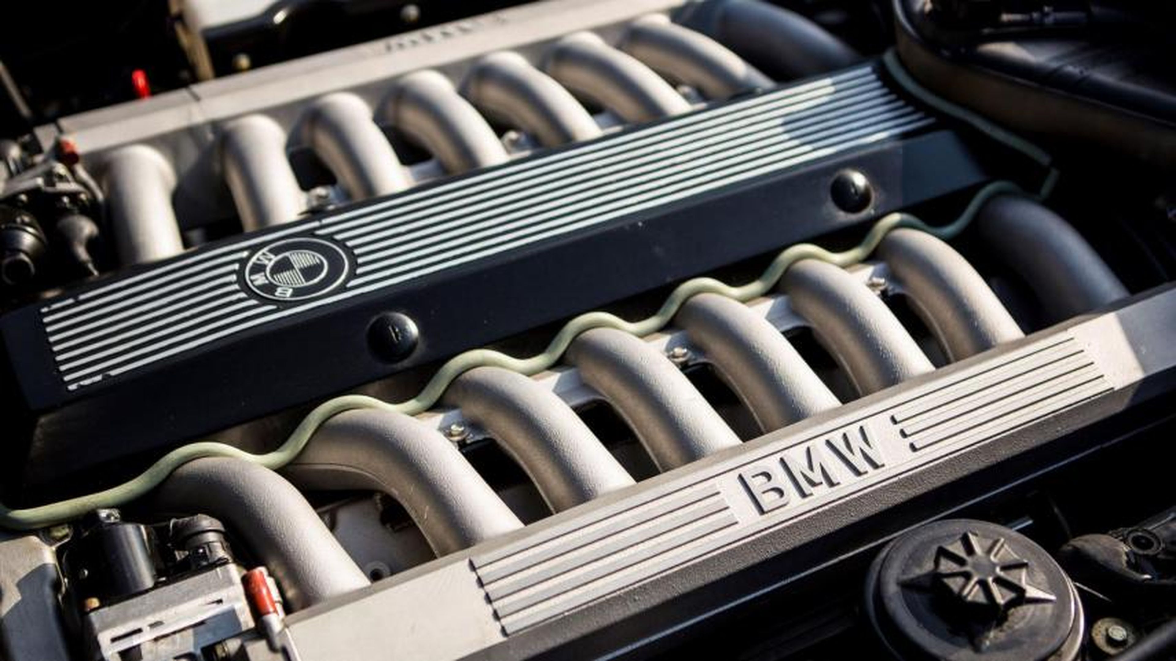 Detalle del motor V16 del BMW Serie 7.