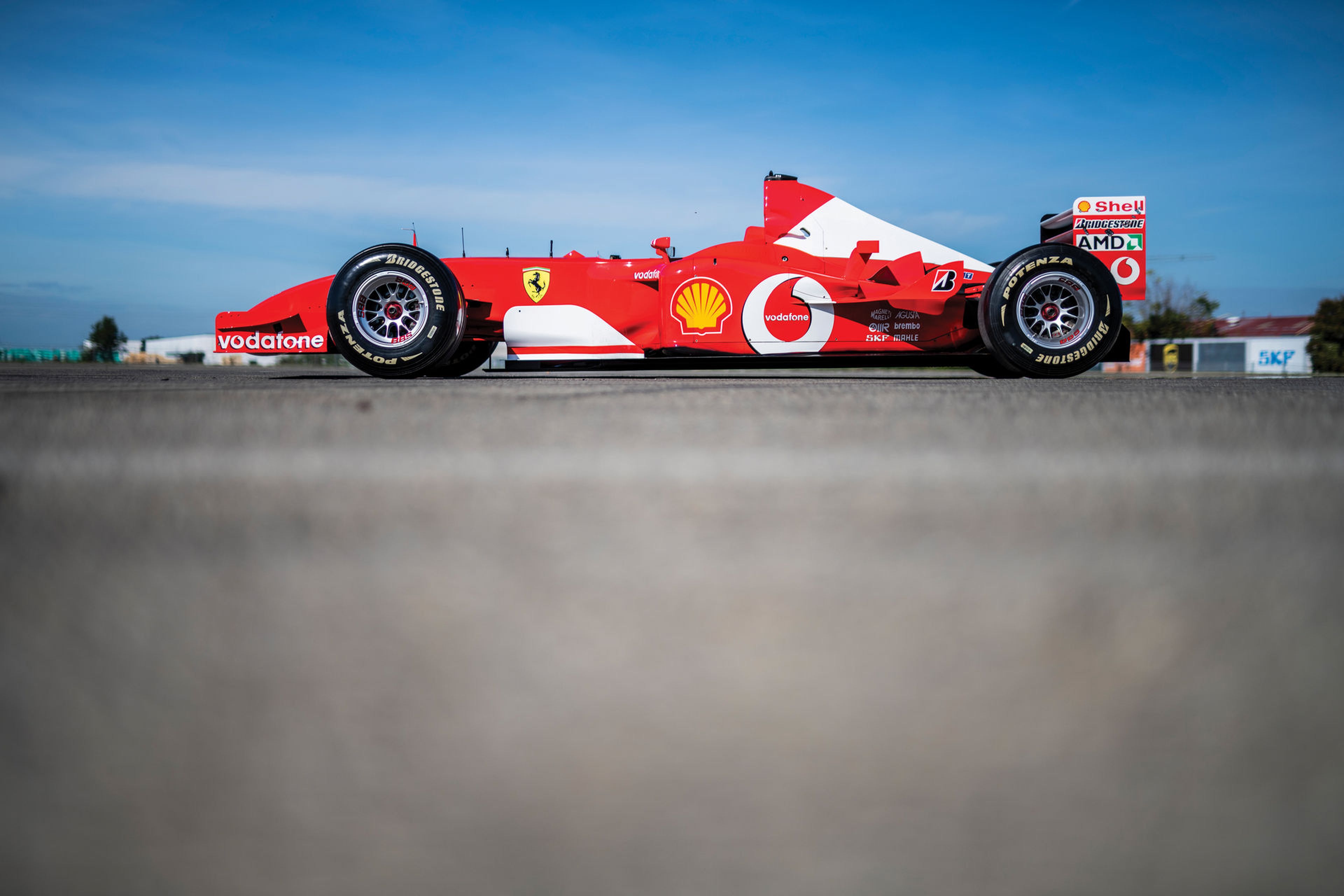El Ferrari F2002 que condujo Michael Schumacher se ha vendido por 5,9 millones de euros