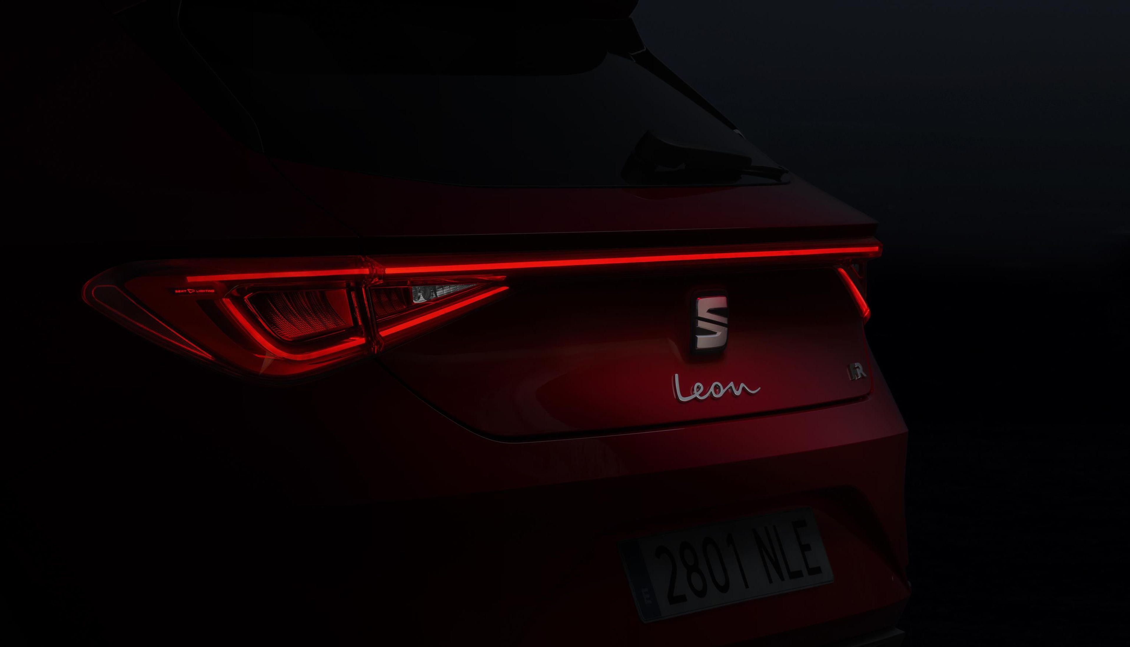 Una línea de LED recorre toda la zaga del nuevo Seat León.