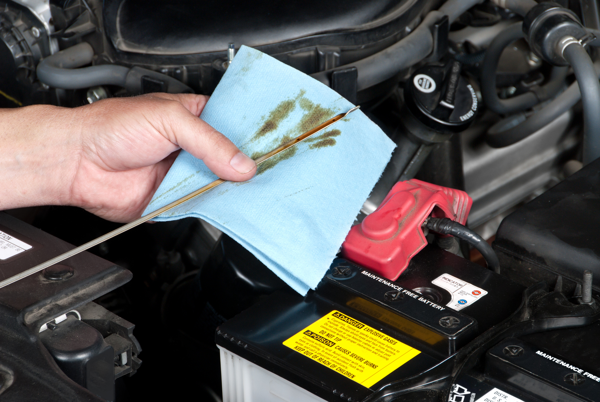 Estas son las señales que da el motor de tu coche para avisarte de que  debes cambiar el aceite