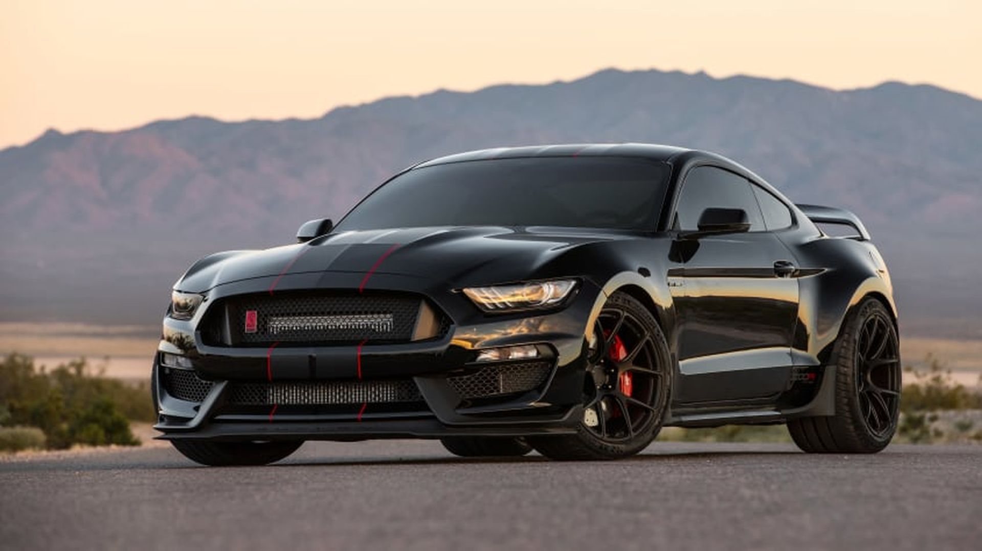 Este Ford Mustang Shelby GT350 by Fathouse Performance: con 1.400 CV...