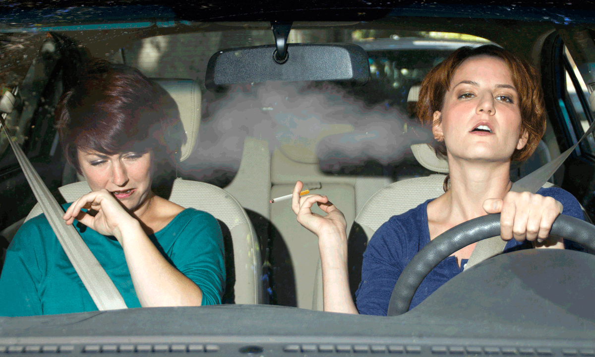 Fumar en el coche multas países