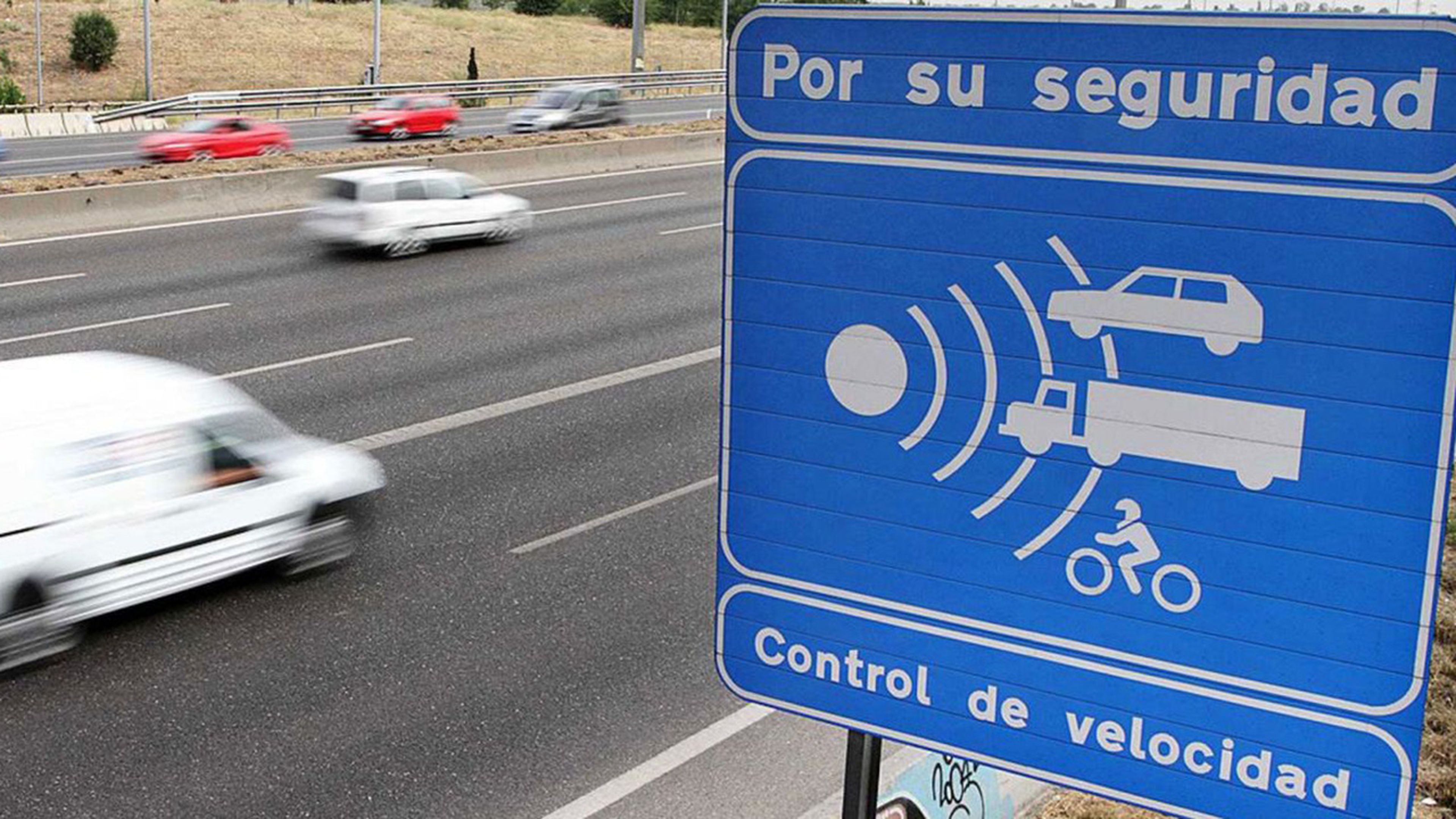 La Guardia Civil pilla a dos coches a 212 y 217 km/h en León