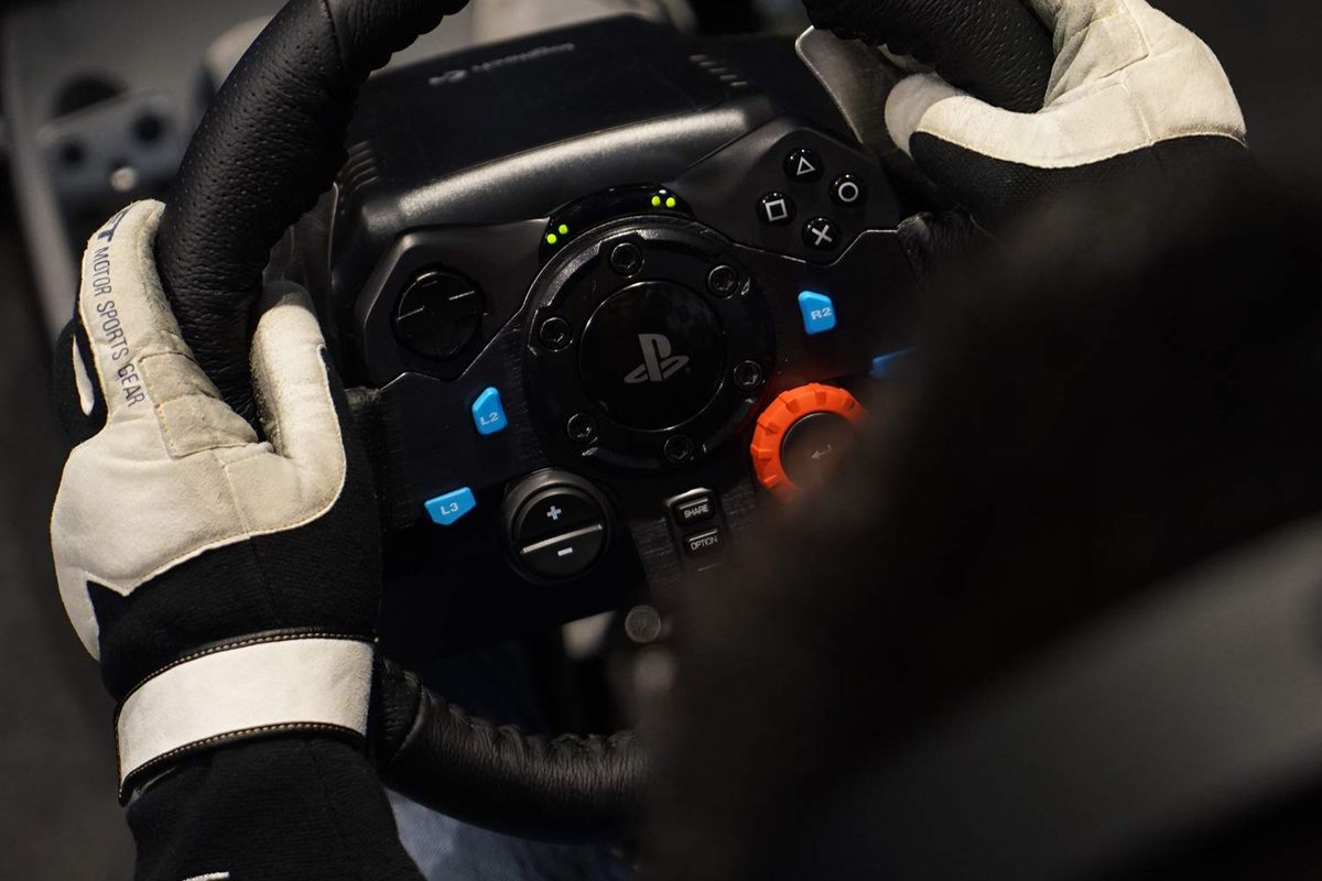 Los 5 mejores sets de volante y pedales para videojuegos de conducción en