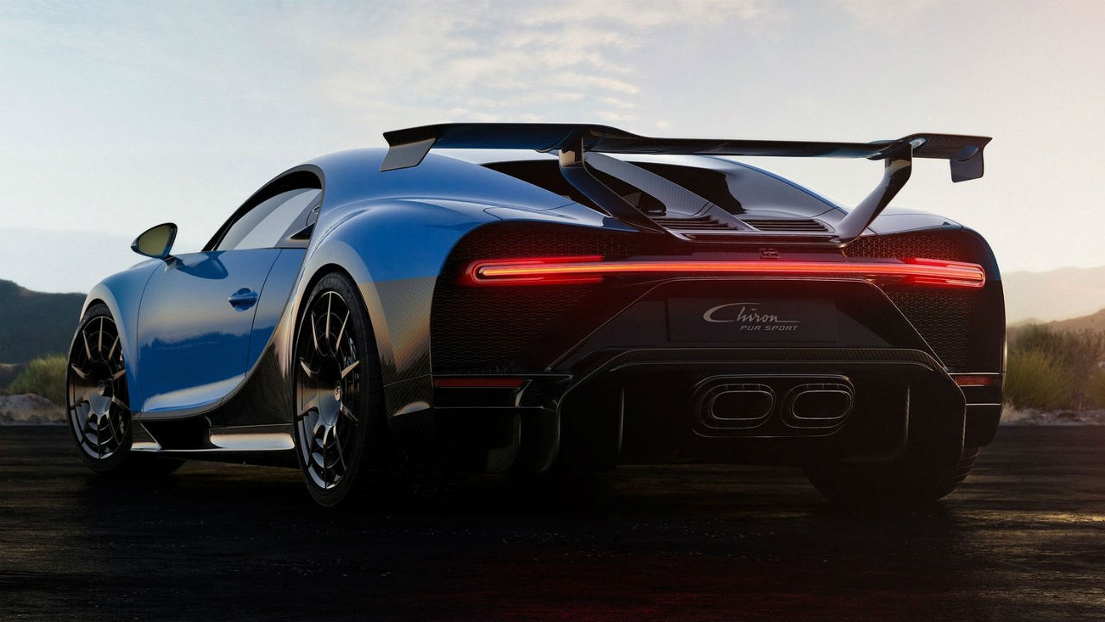 El enorme alerón trasero del Bugatti Chiron Pur Sport es una de sus señas de identidad.