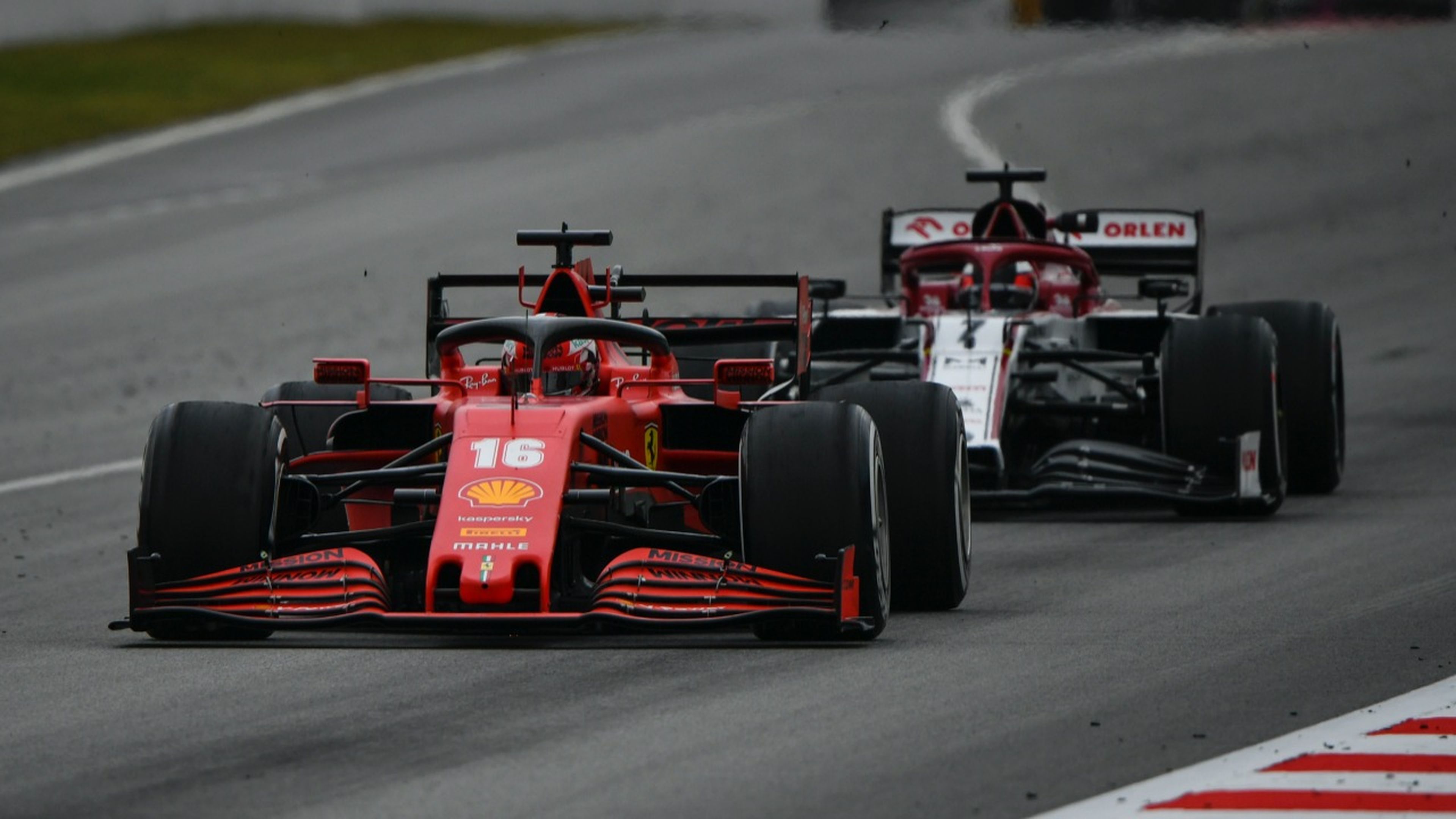 Charles Leclerc y Kimi Räikkönen