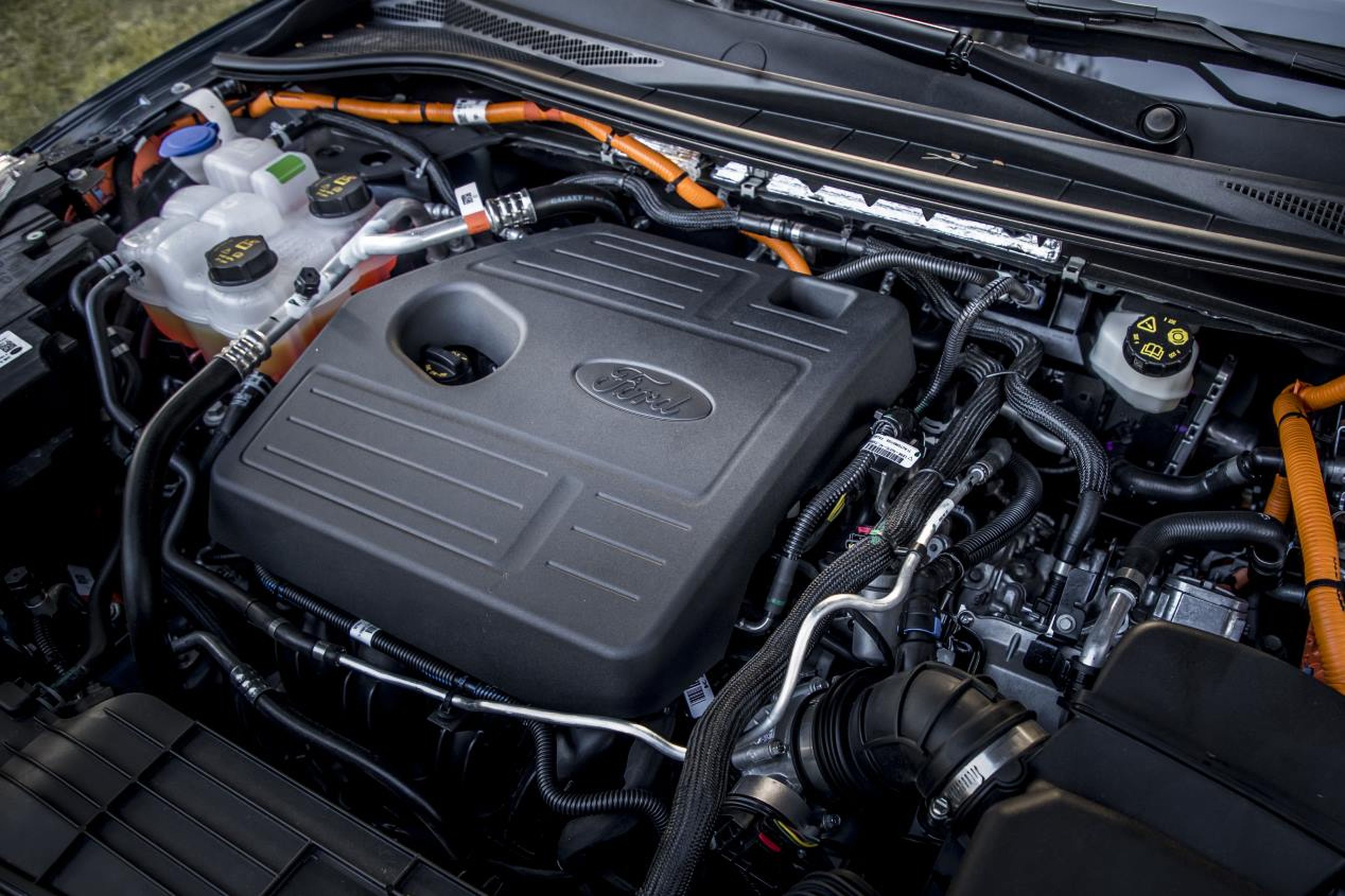 Ford Kuga hibrido motores rivales