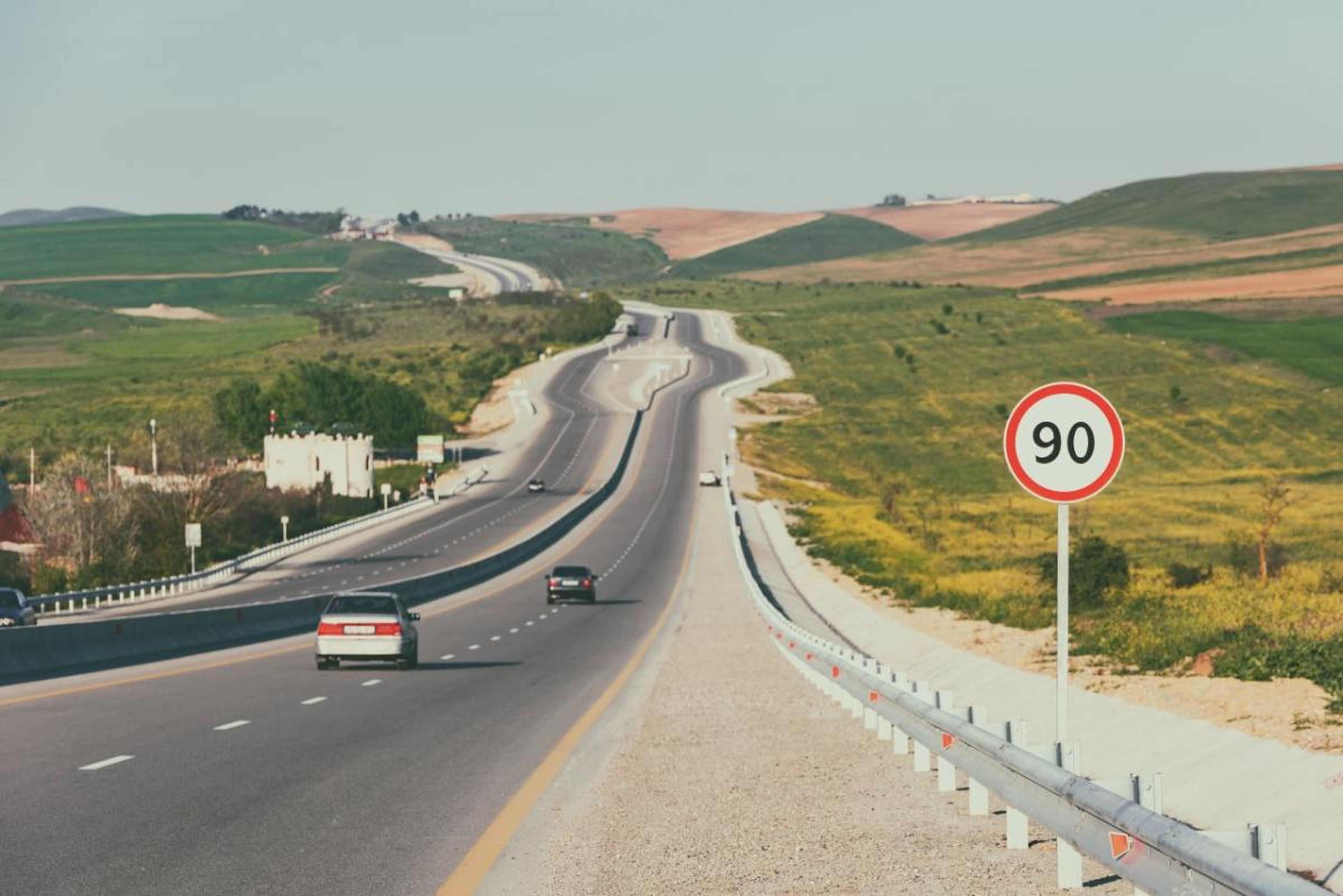 Holanda reduce la velocidad en autopista a 100 km/h, ¿deberíamos hacerlo?