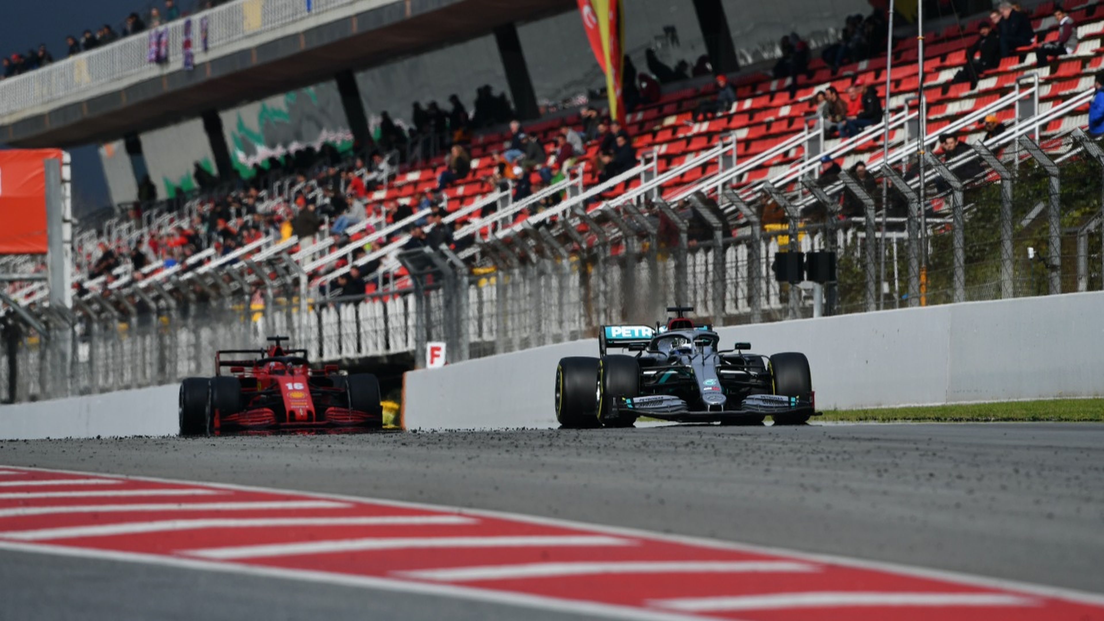Mercedes y Ferrari en los test de barcelona
