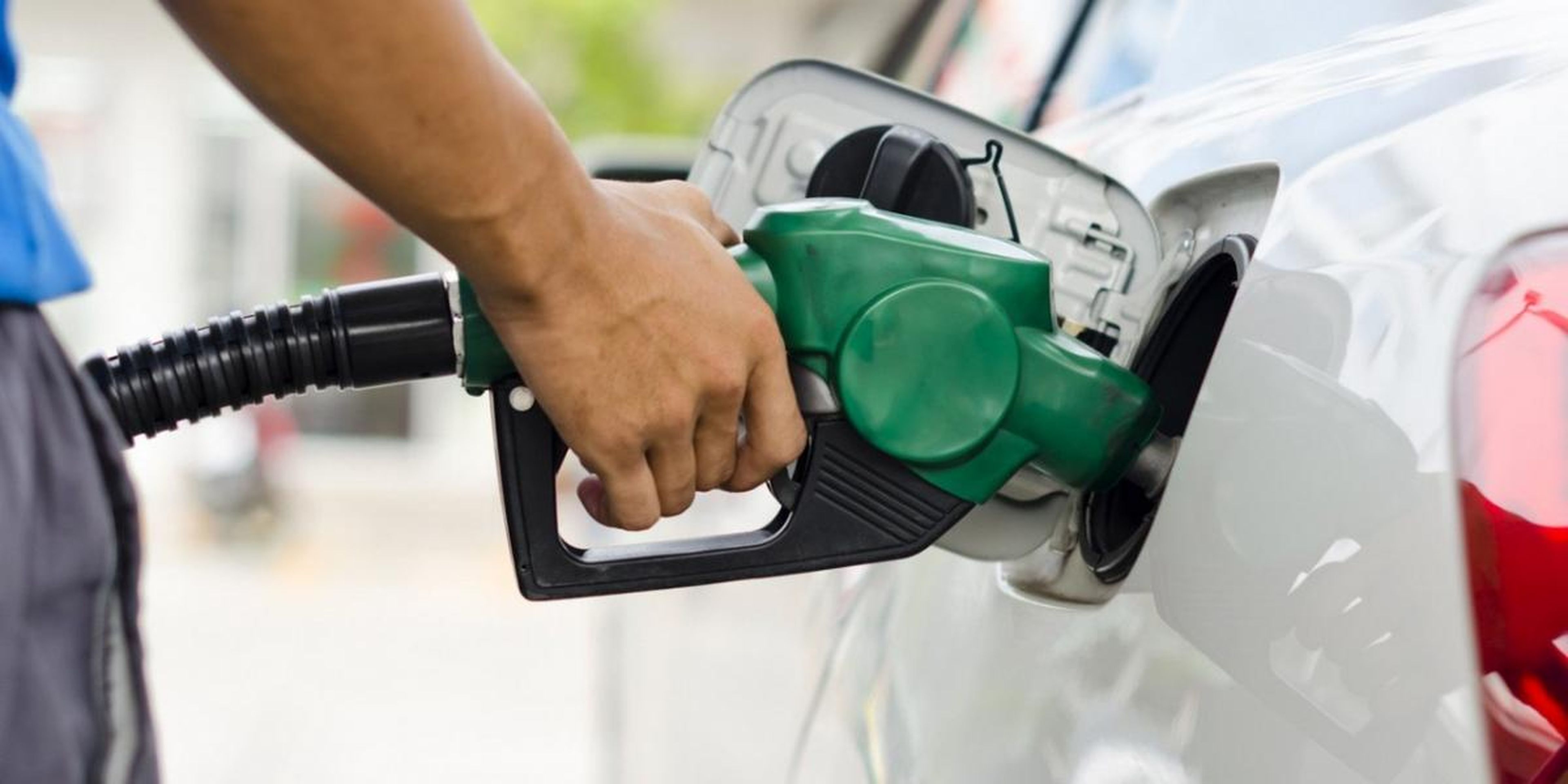 Bomba de combustible de coche diesel y gasolina a un precio