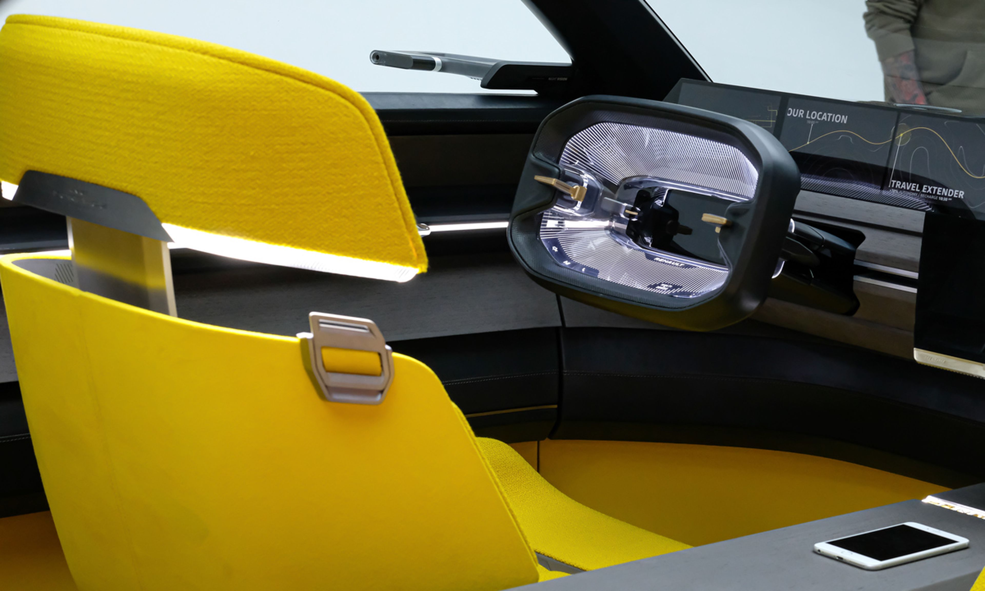 El interior está repleto de guiños al diseño del logo de Renault en 1972.