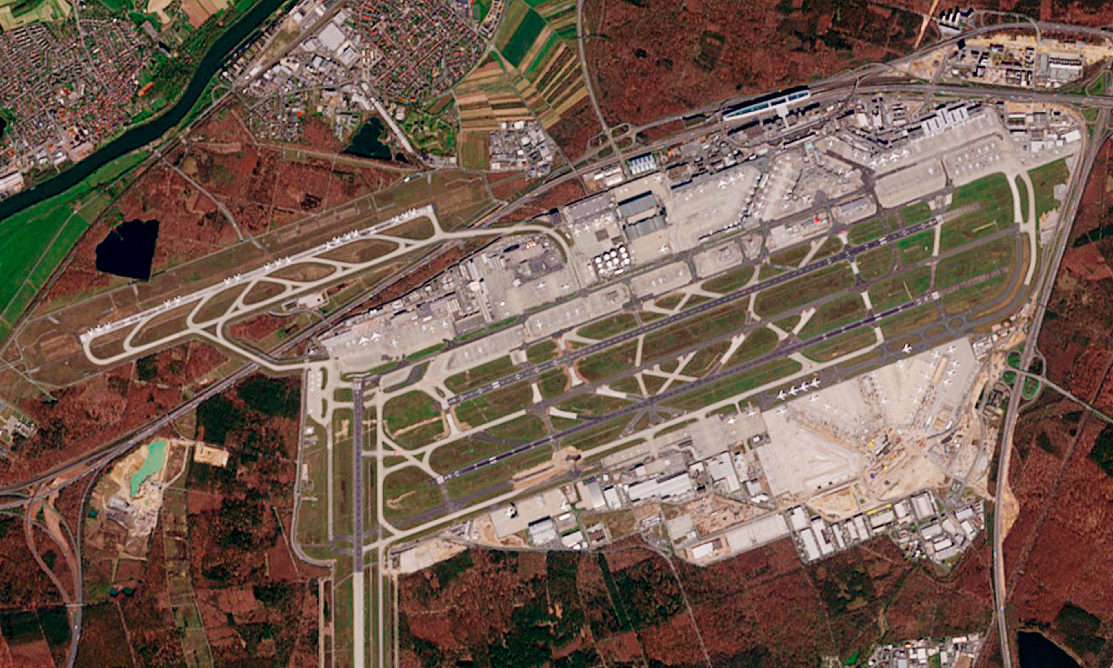 Imagen del aeropuerto de Fráncorft tomada desde el espacio el 3 de abril