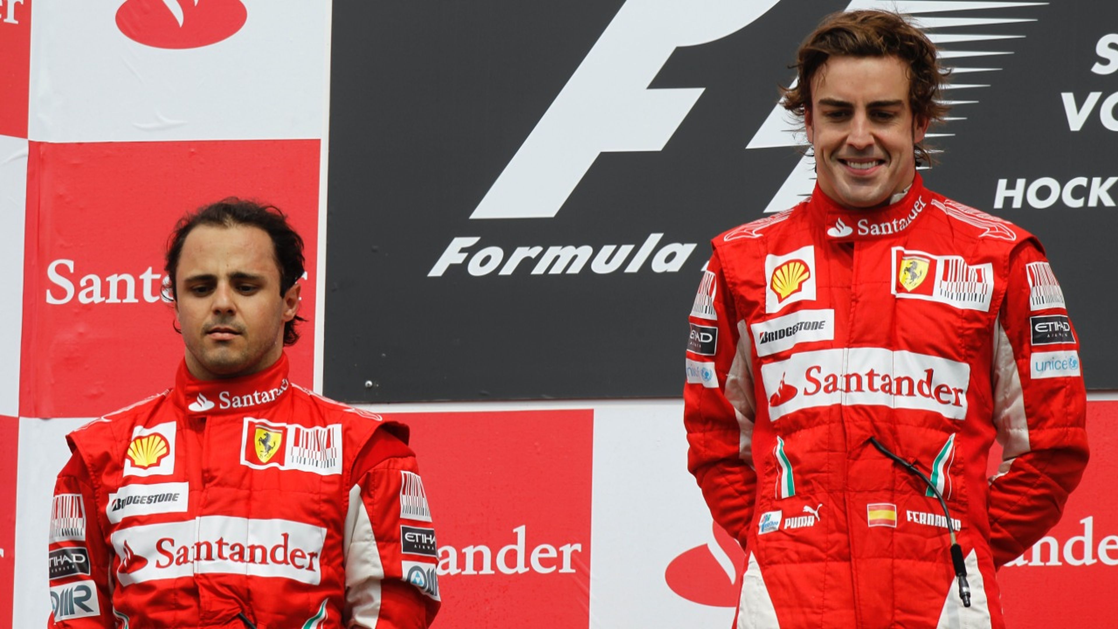 Alonso y Massa en el podio del GP de Alemania de 2010, el del famoso "Fernando is faster than you"
