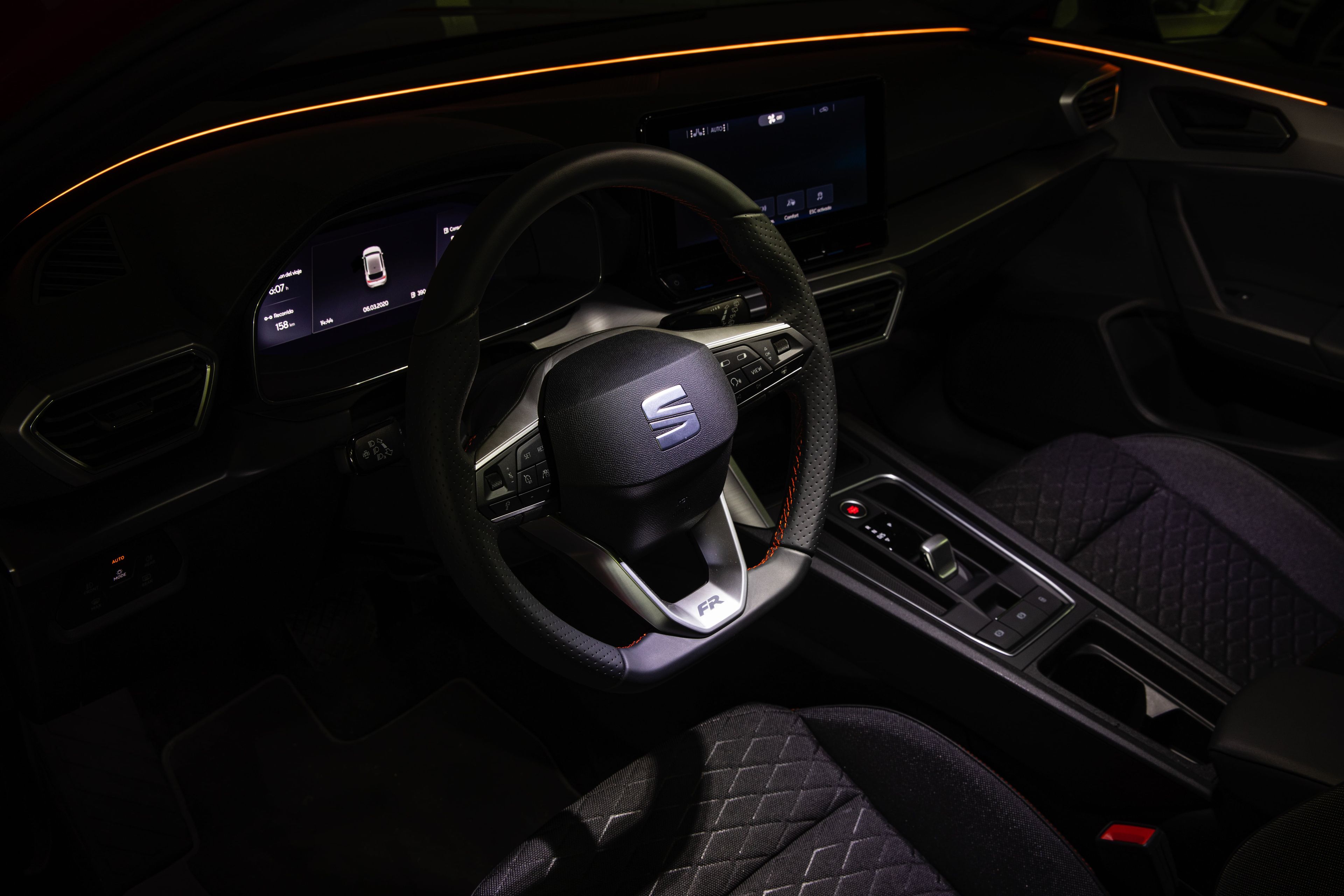 Dentro del Seat León: una visión 360º descubre su interior y permite conducirlo sin salir de casa
