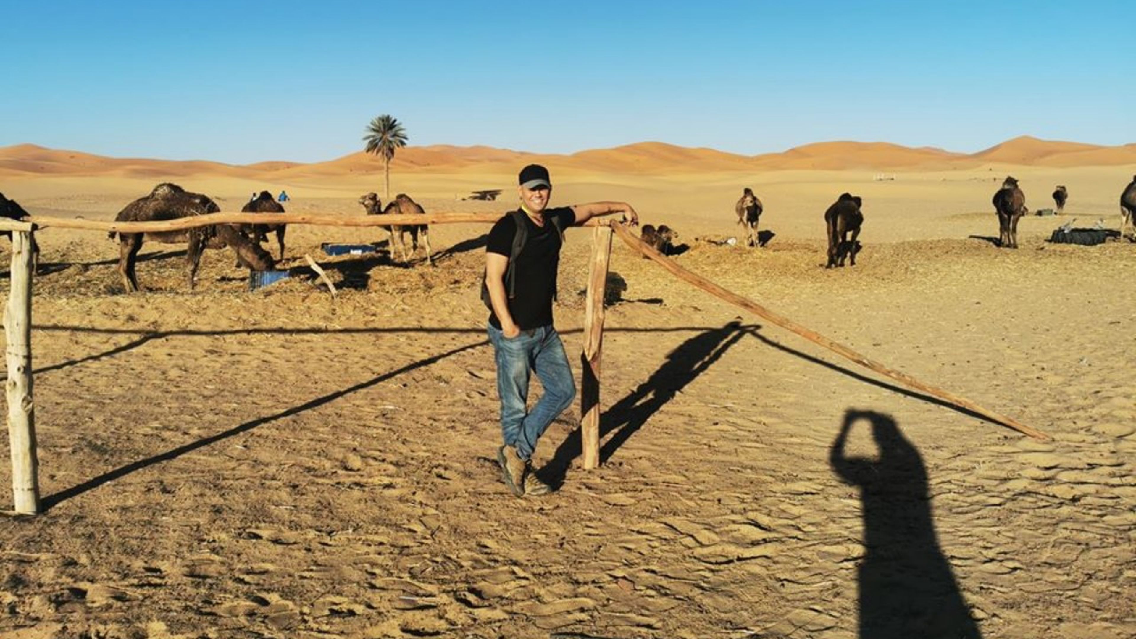 Nacho Vidal en su viaje a Marruecos para prepararse para el Dakar