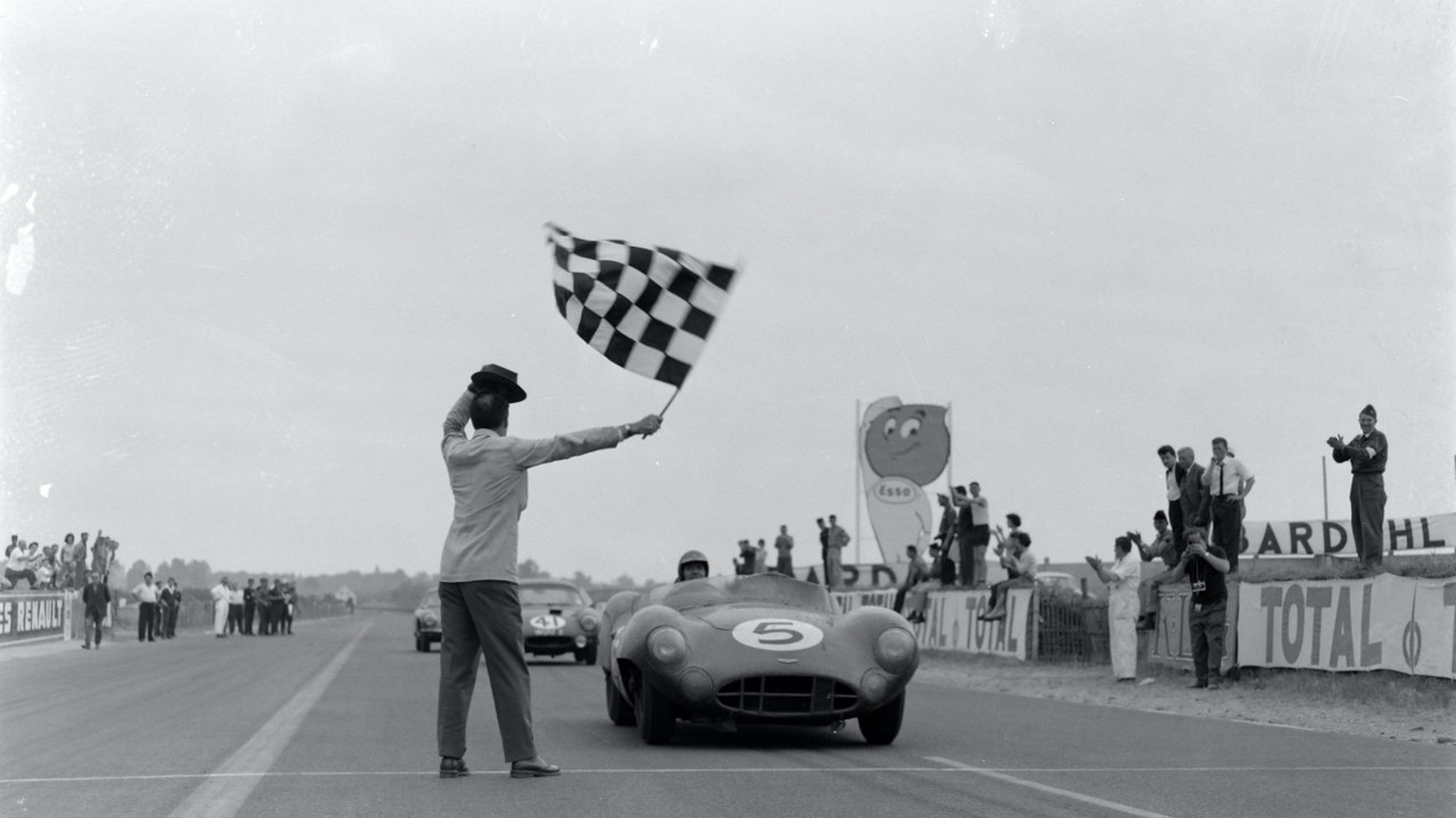 Victoria de Aston Martin (Salvadori/Shelby) en las 24 Horas de Le Mans de 1959