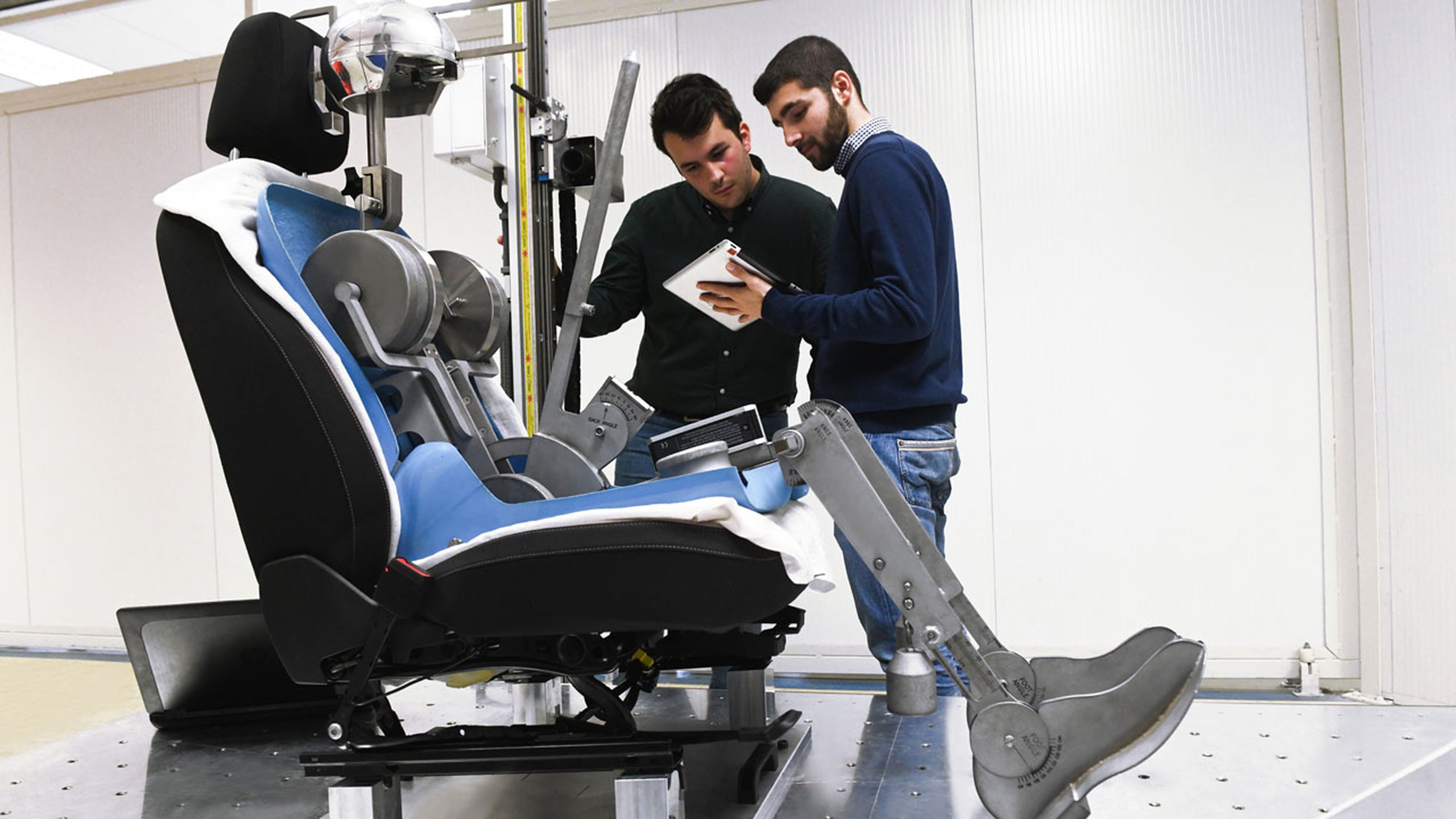 Los robots son fundamentales para investigar la ergonomía y duración de los asientos