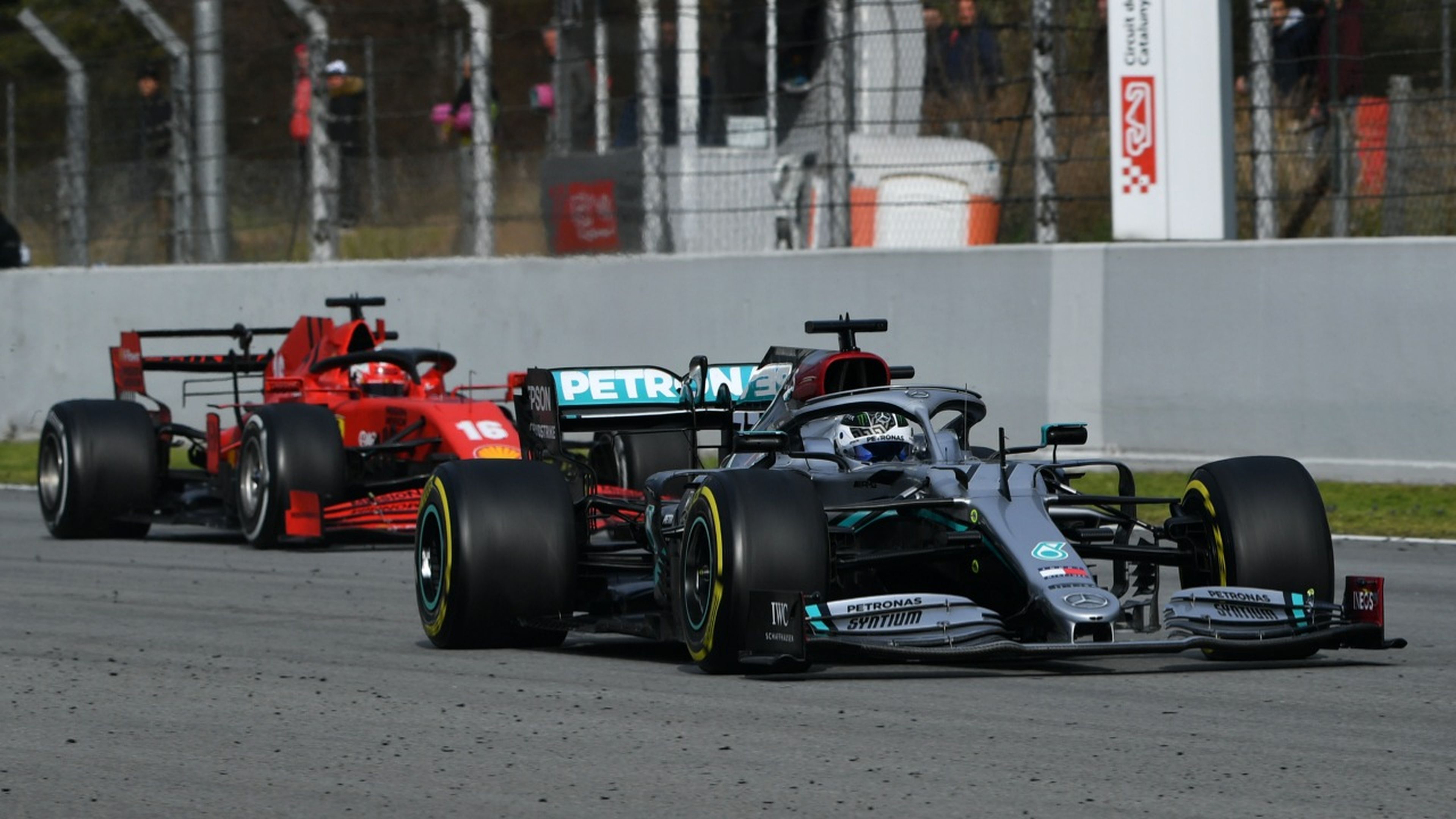 Ferrari y Mercedes en los test Barcelona