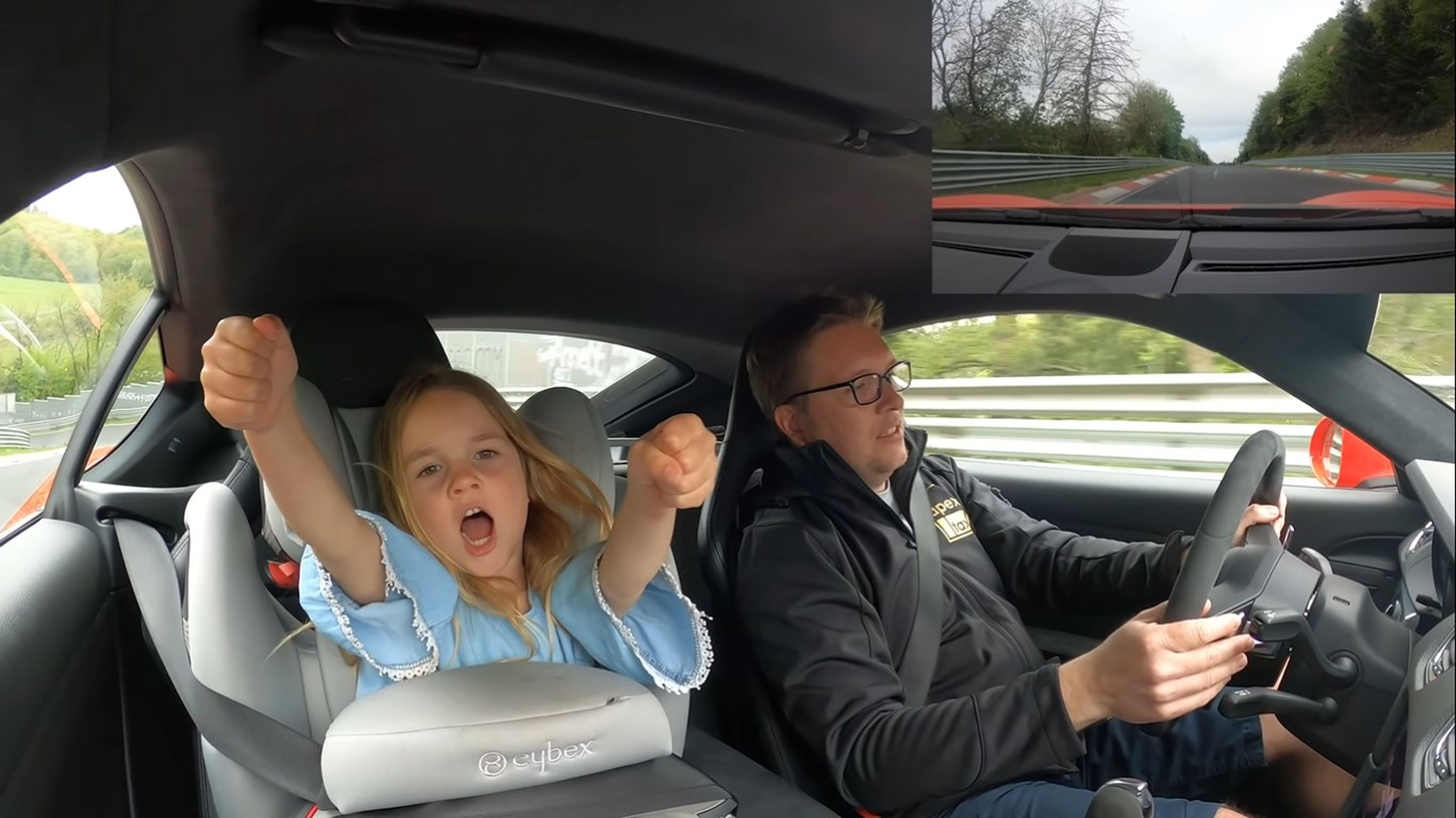 Una niña de 4 años recorre Nürburgring 250 veces y se convierte en la envidia de los aficionados al motor
