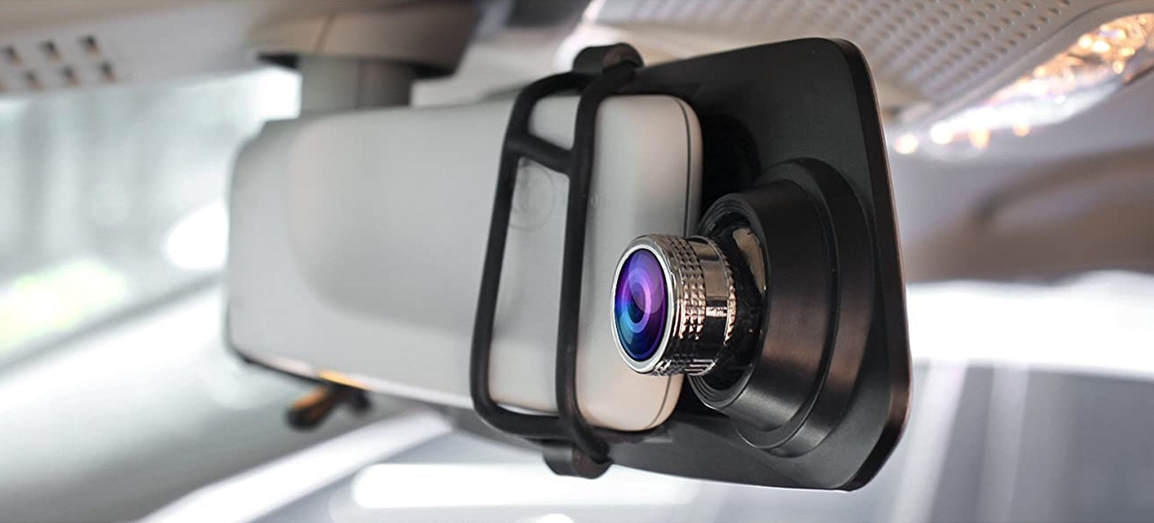 por qué defensa ladrar Este retrovisor inteligente para el coche tiene dashcam, cámara trasera de  aparcamiento y GPS, por solo 135 euros | Auto Bild España