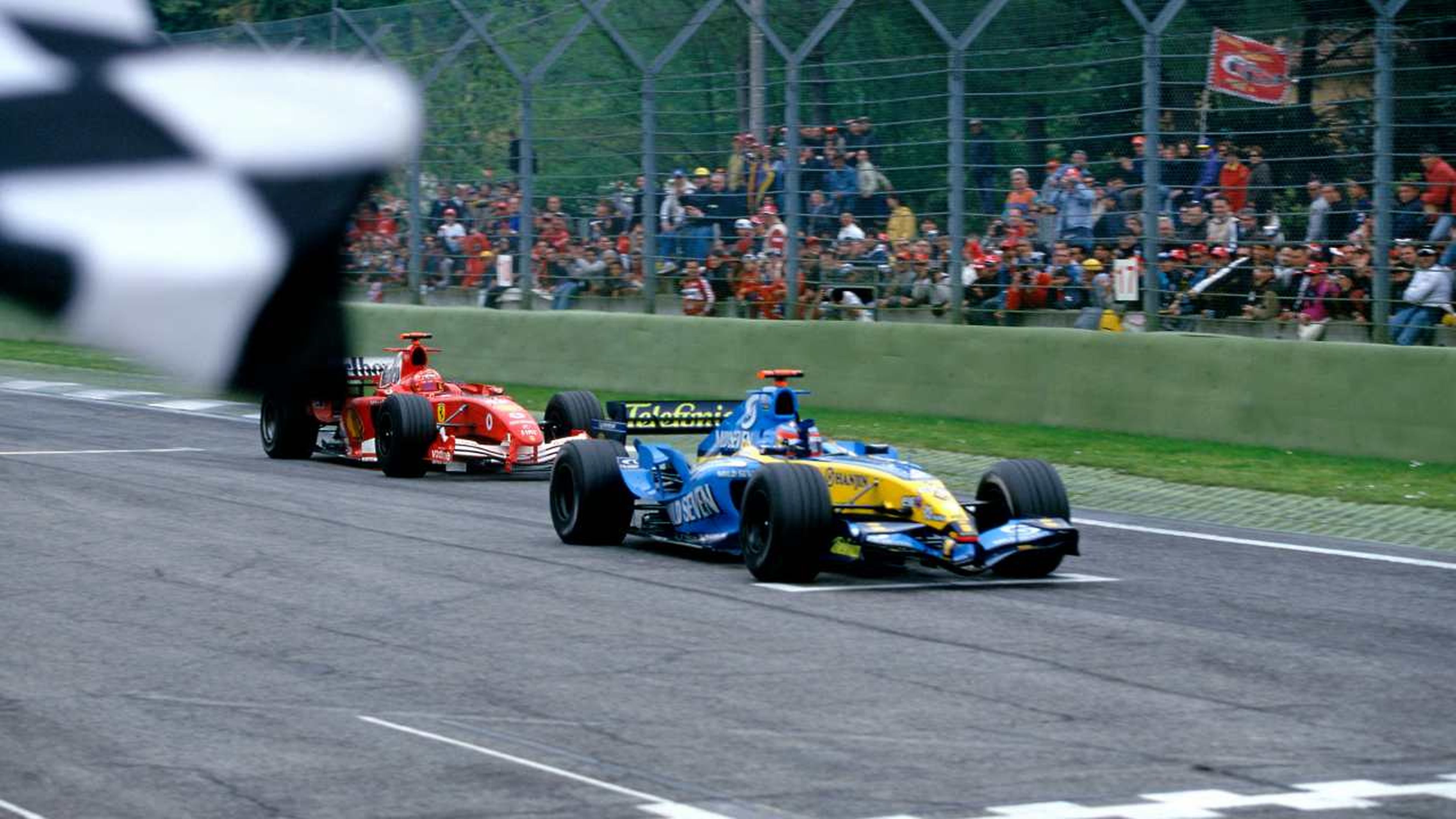 Schumacher y Alonso en el GP de Imola 2005
