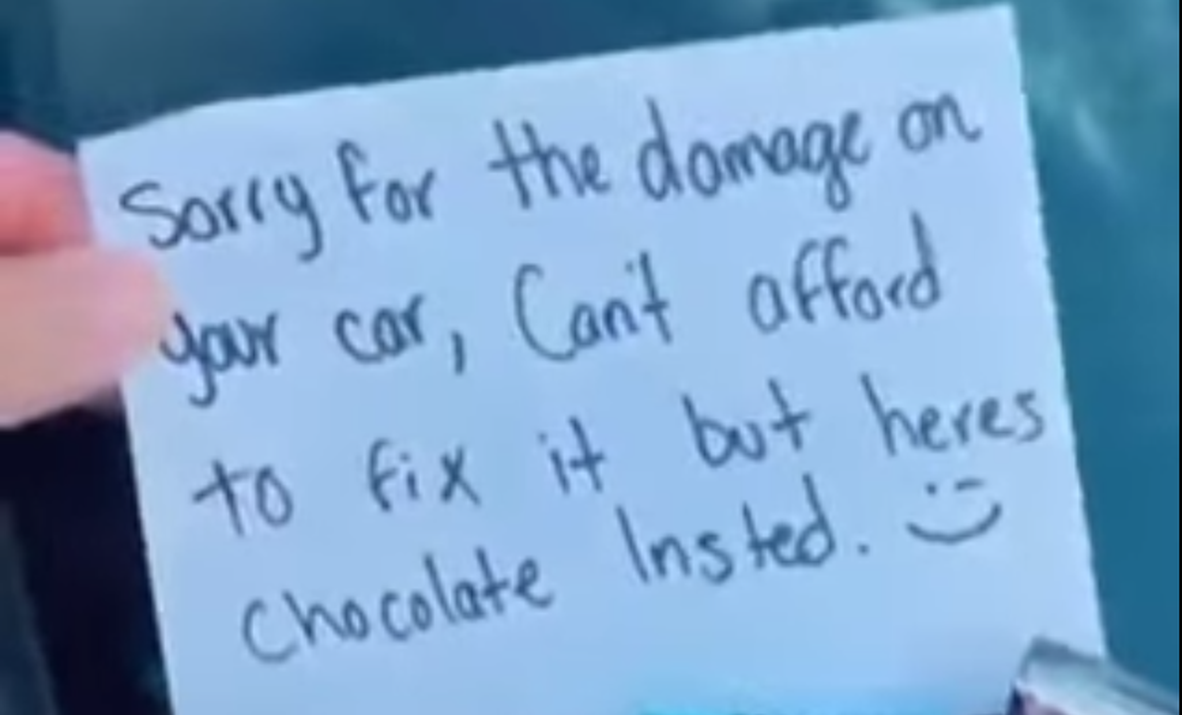 coche destrozado chocolatinas a cambio