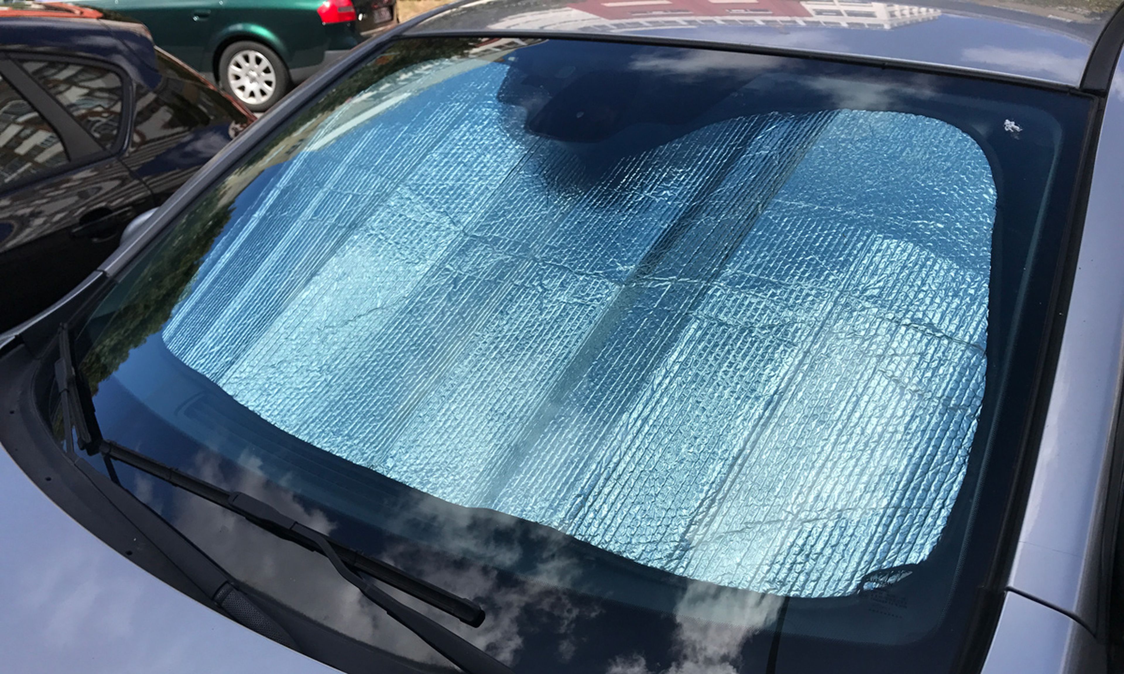 Si vas a dormir en el coche, asegúrate de tener parasoles en cada ventana