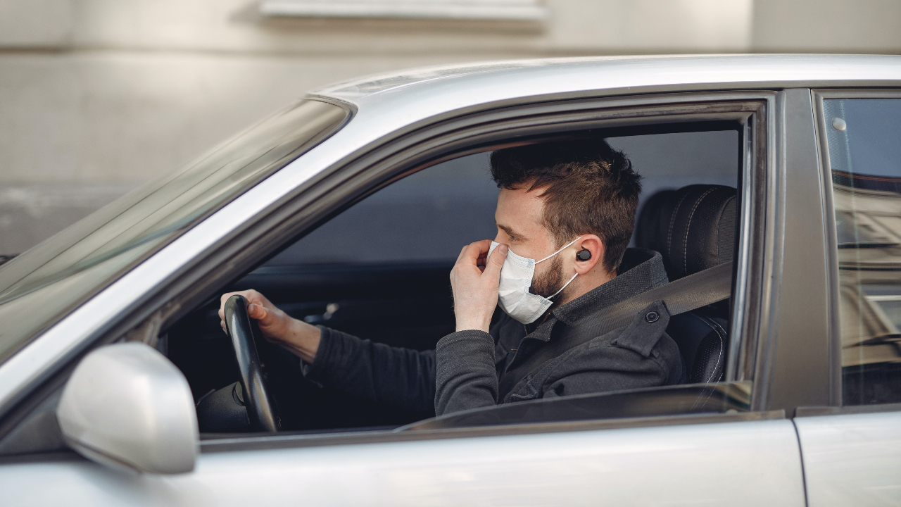 Guía de uso de mascarillas y guantes obligatorios en coche o Guía de uso de mascarillas y guantes obligatorios en coche o
