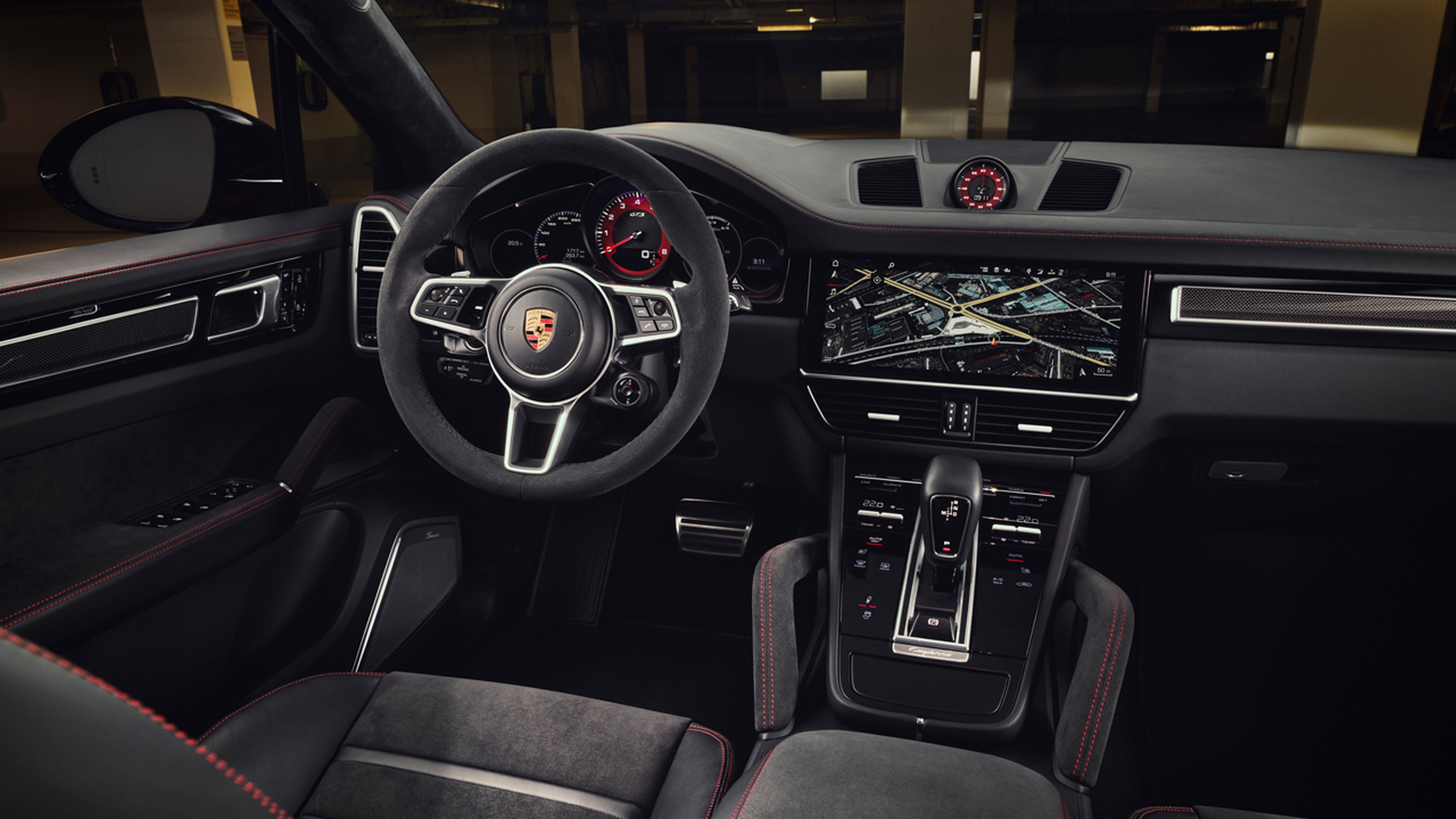interior Porsche Cayenne GTS 2020