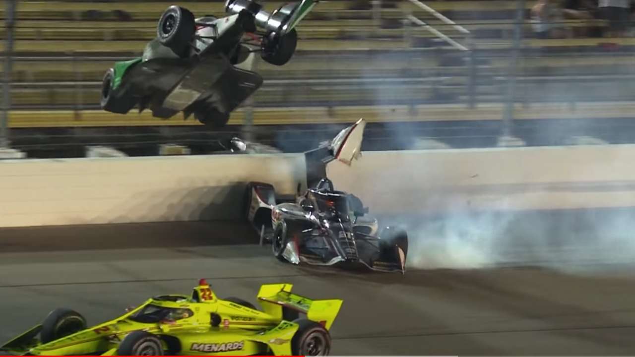 Escalofriante accidente en la Indy: Larga vida al aeroscreenFernando Alonso  en las 500 Millas de Indianápolis -