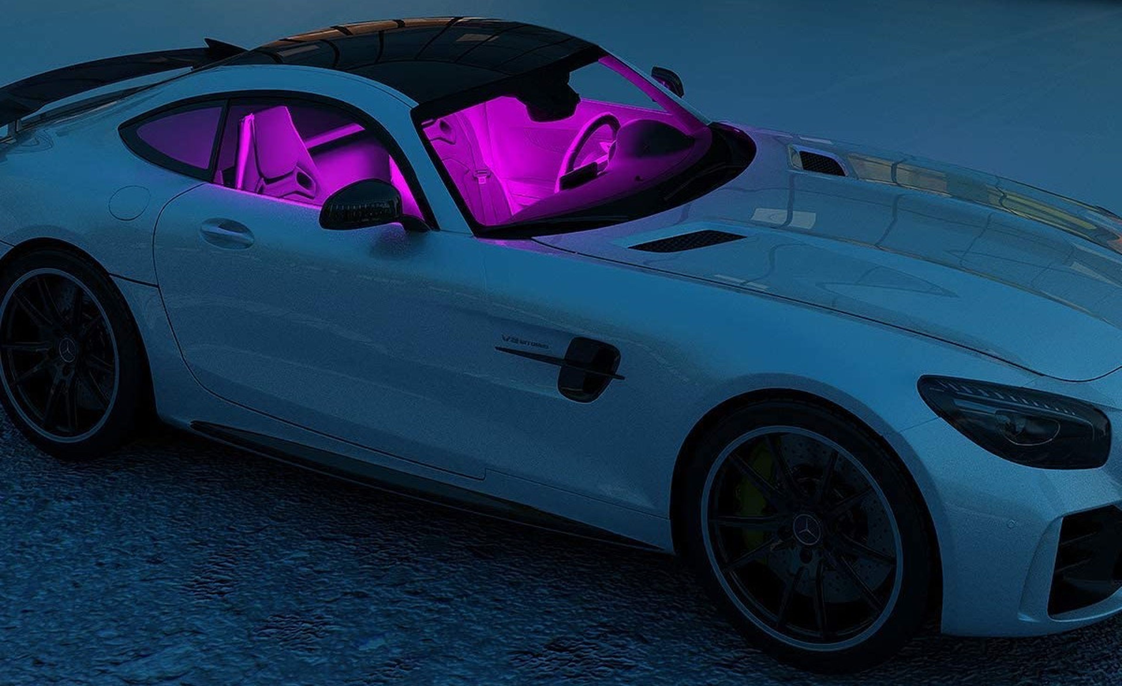 Con estas tiras LED para coche de  podrás controlar la iluminación  del interior de tu coche desde una app: cuestan solo 18€