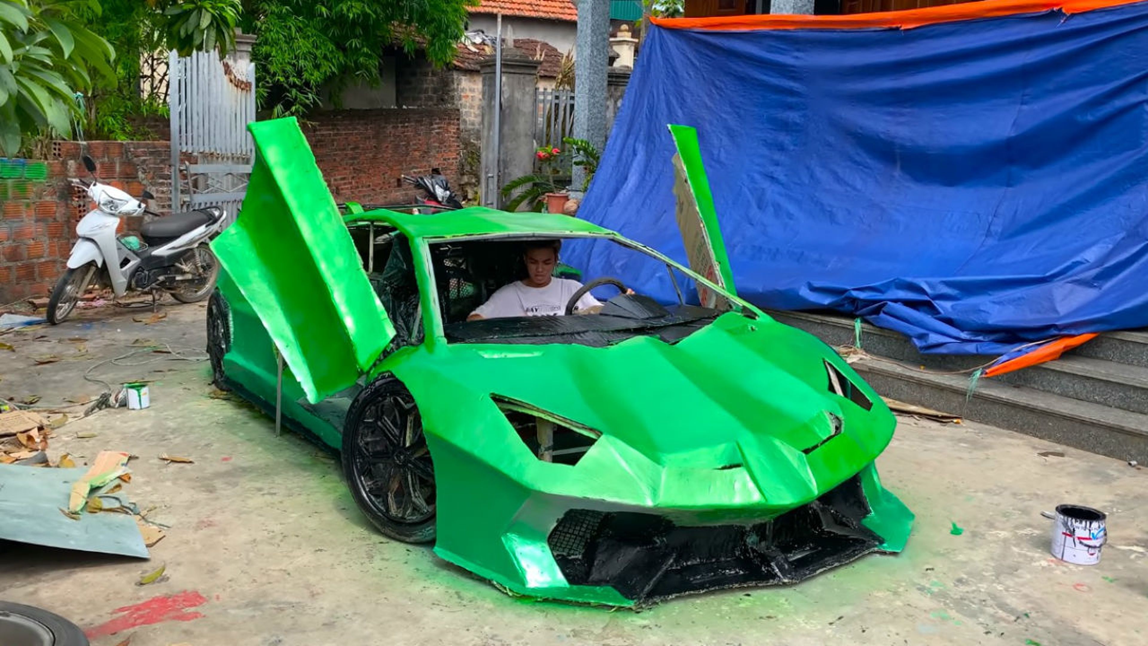 réplica de Lamborghini Aventador