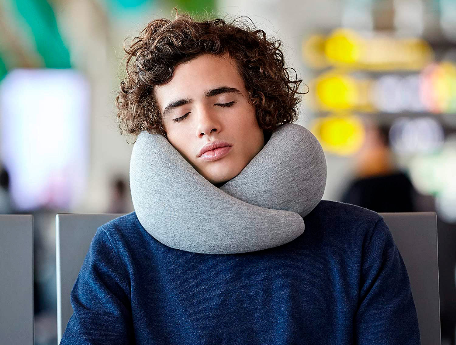 Esta almohada de viaje 360 es perfecta para dormir en el coche o allá donde  vayas