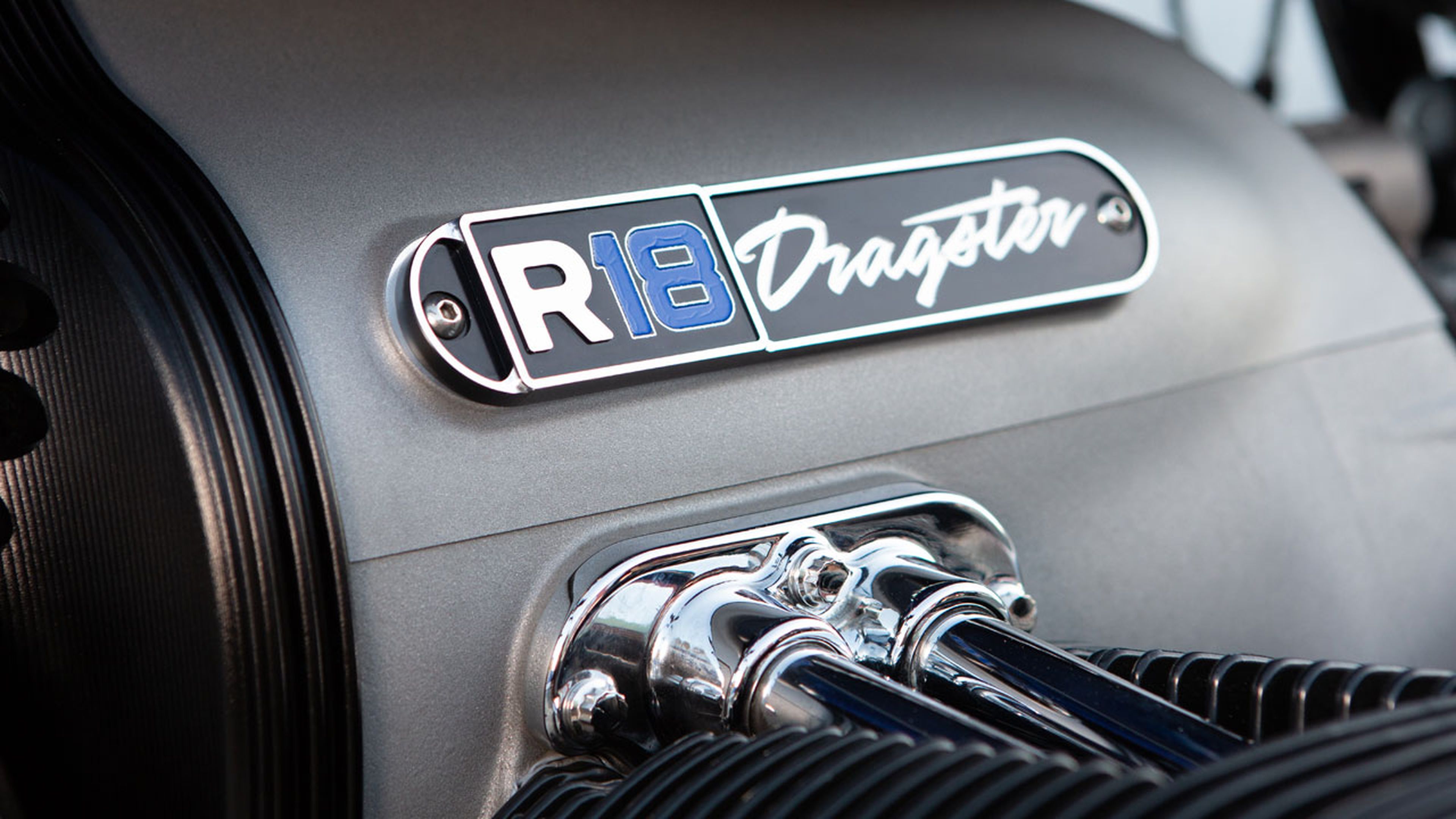 bmw-r18-dragster_logo
