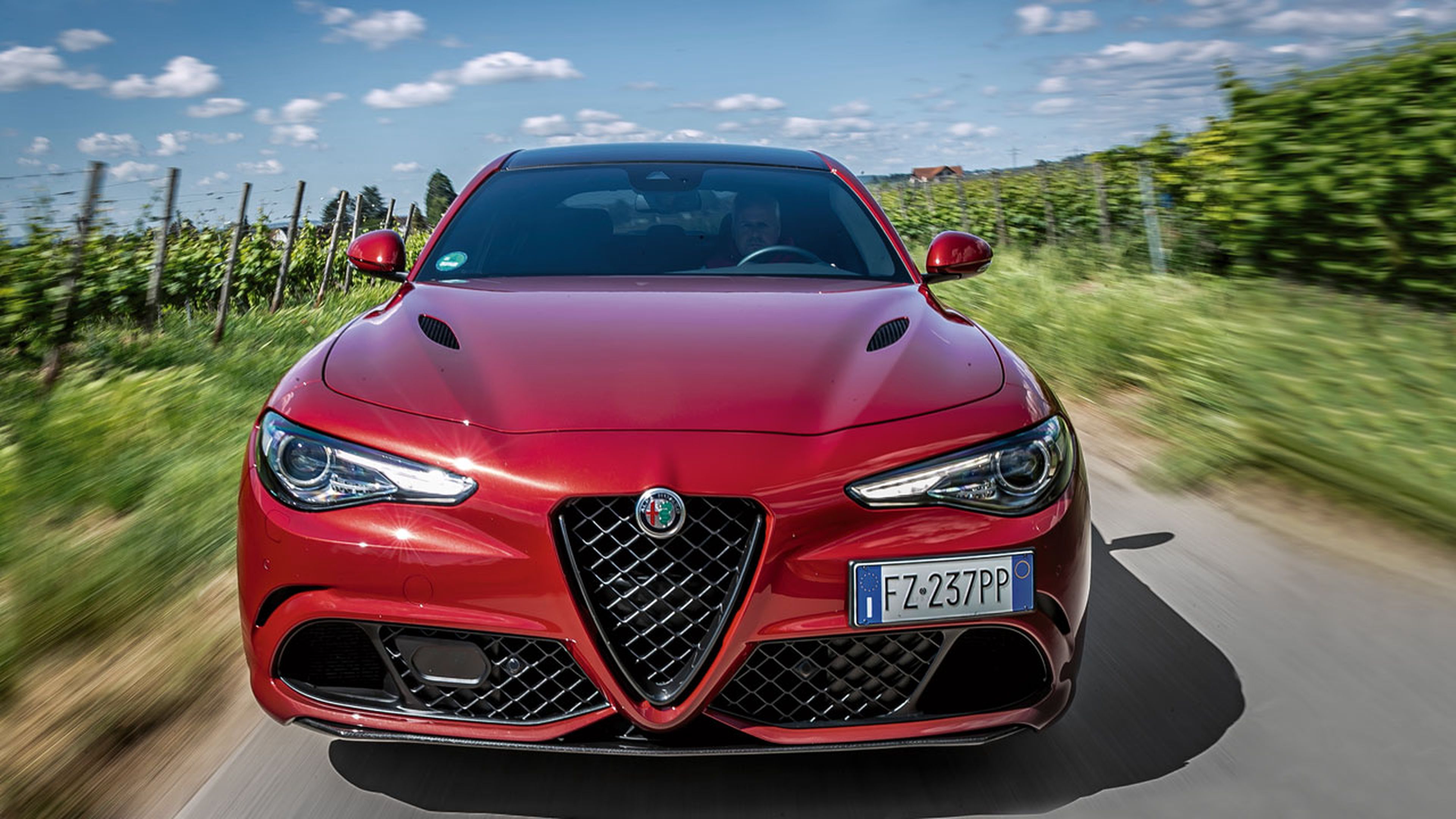 Comparativa: Alfa Romeo Stelvio frente a Giulia Quadrifoglio 2020