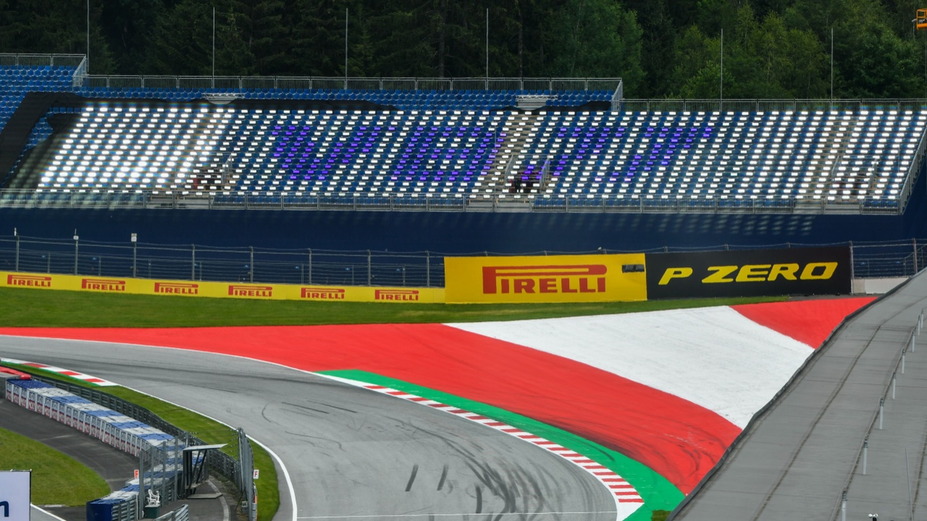 Grada vacía en el circuito Red Bull Ring durante carrera de F1